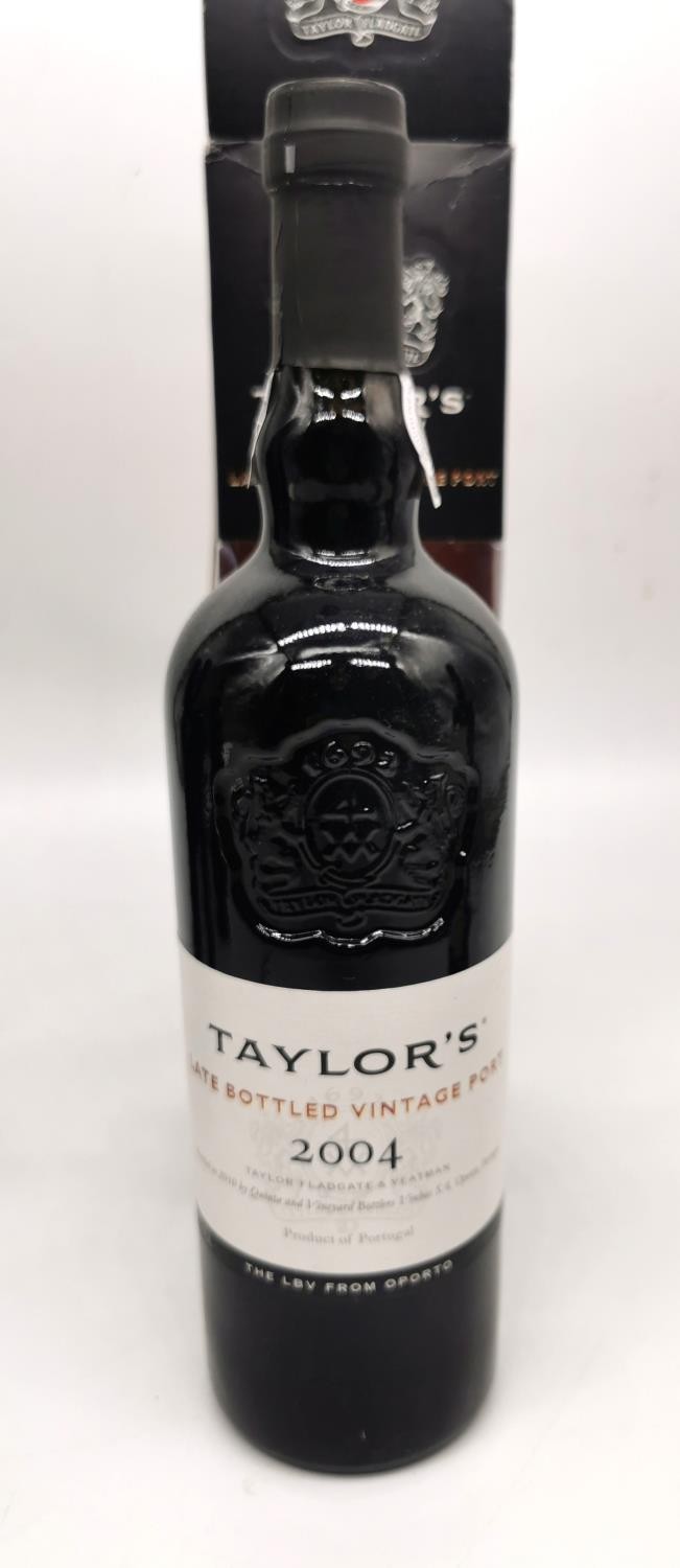 Five Bottles of Port, Fortnum & Mason 20 year old VOS, Taylors 2004 Port, Dow's Finest Reserve Port, - Image 3 of 5