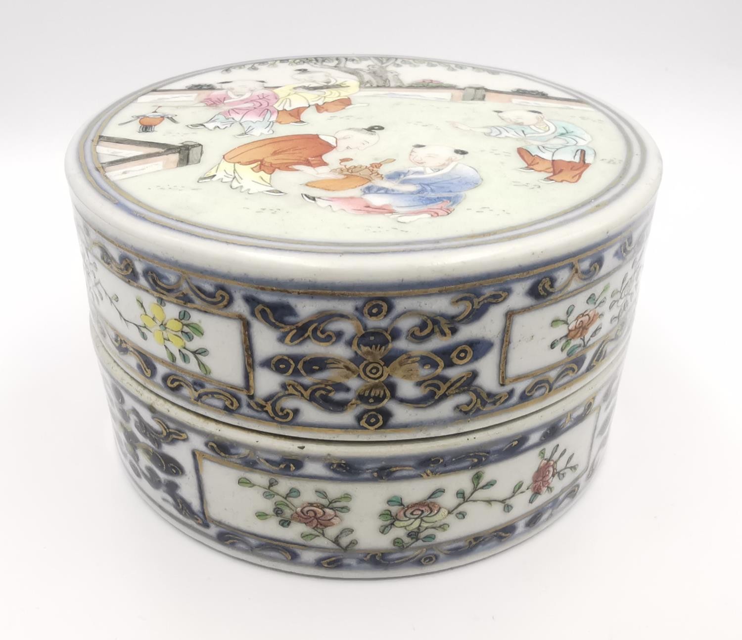 A Chinese Famille rose circular box and cover, 19th century, decorated to the cover with boys at - Image 4 of 12