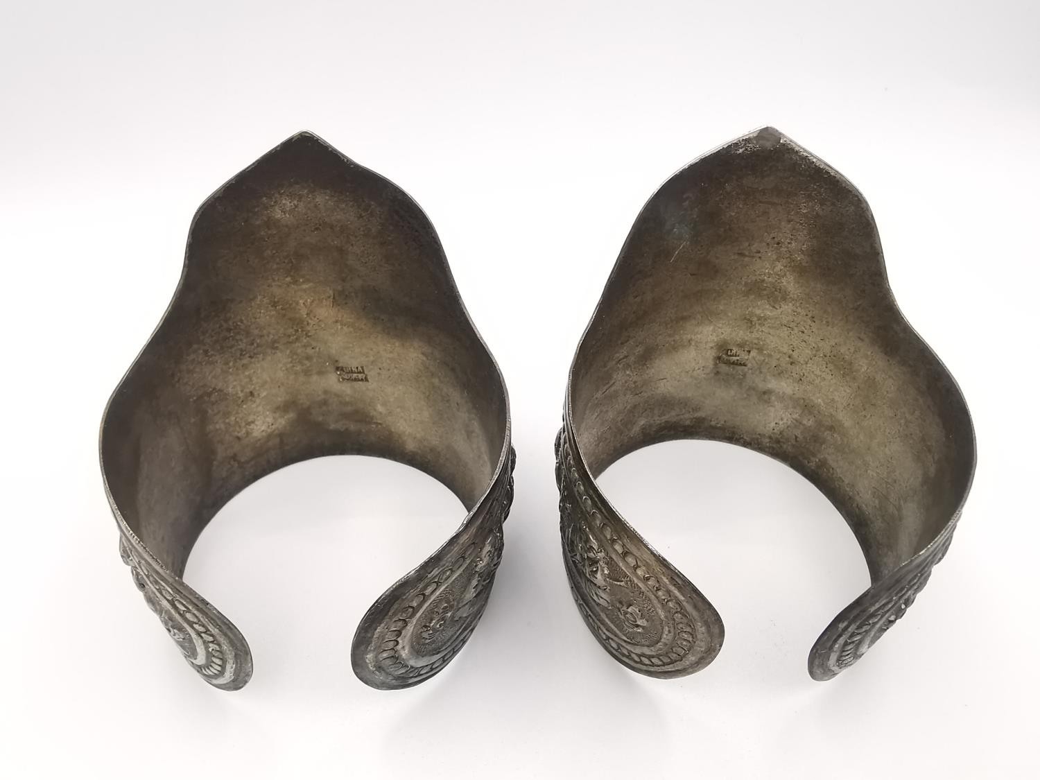 A pair of early 20th century repousse Chinese silver cuffs decorated with buddha and lotus motifs - Image 3 of 7