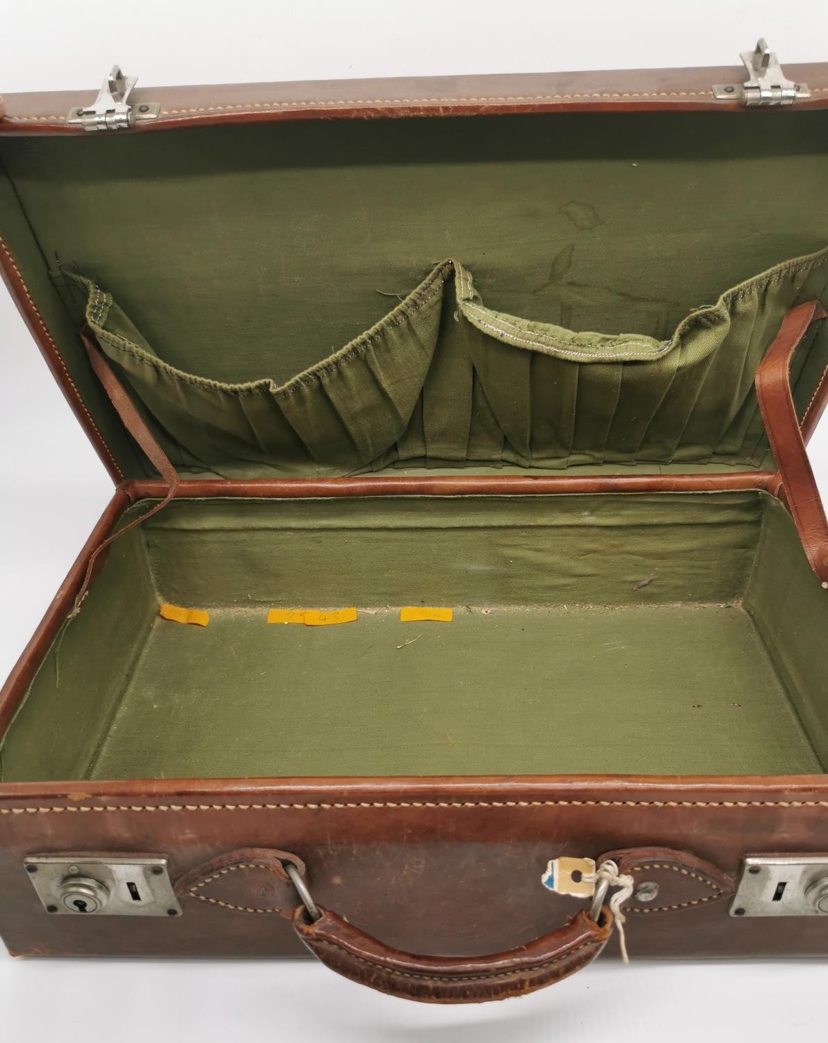 An early 20th century vintage tan lather suitcase with brass fittings. Decorated with vintage travel - Image 6 of 7