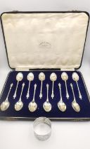 A leather cased set of twelve Art Deco apostle design silver tea spoons by Gladwin Ltd (1930,