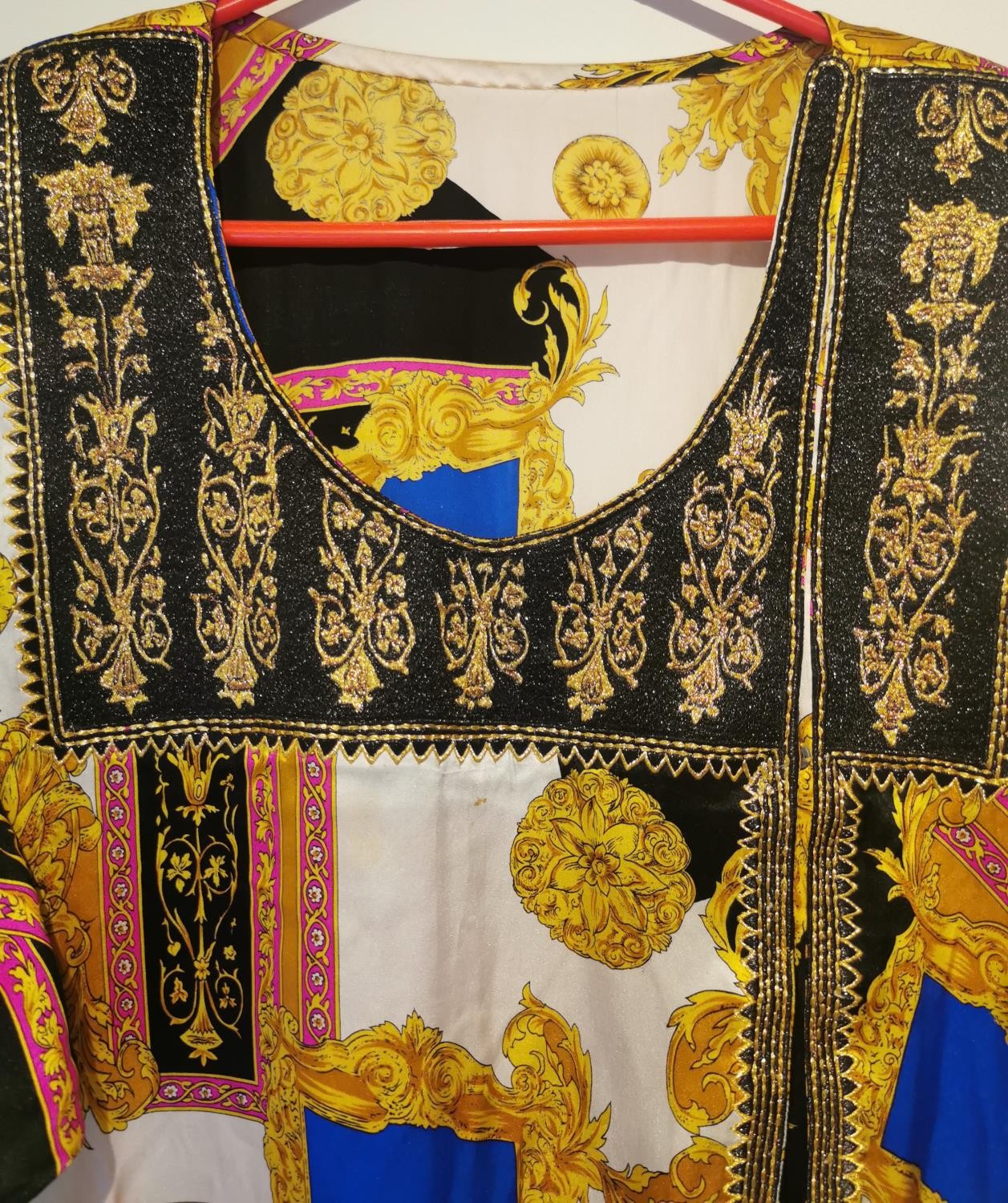 After Versace, a vintage royal blue, gold and white silk Middle Eastern bespoke made robe with - Image 3 of 6