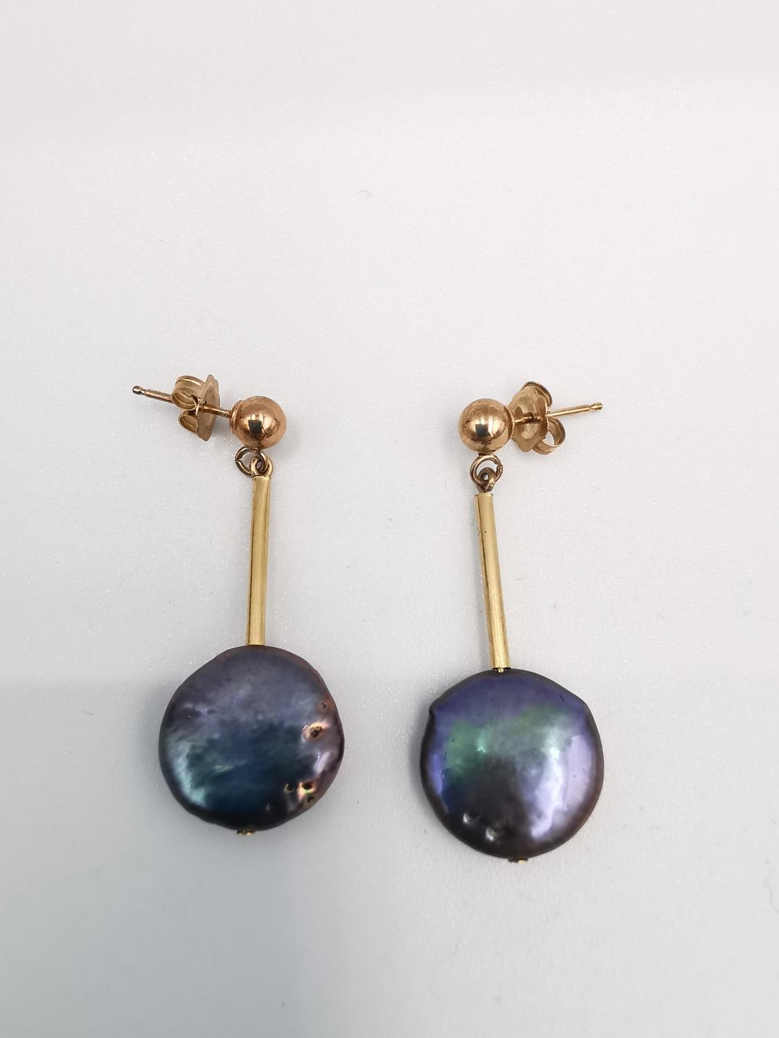 A collection of gold and cultured pearl jewellery, including a pair of 9ct white cultured pearl stud - Image 8 of 10