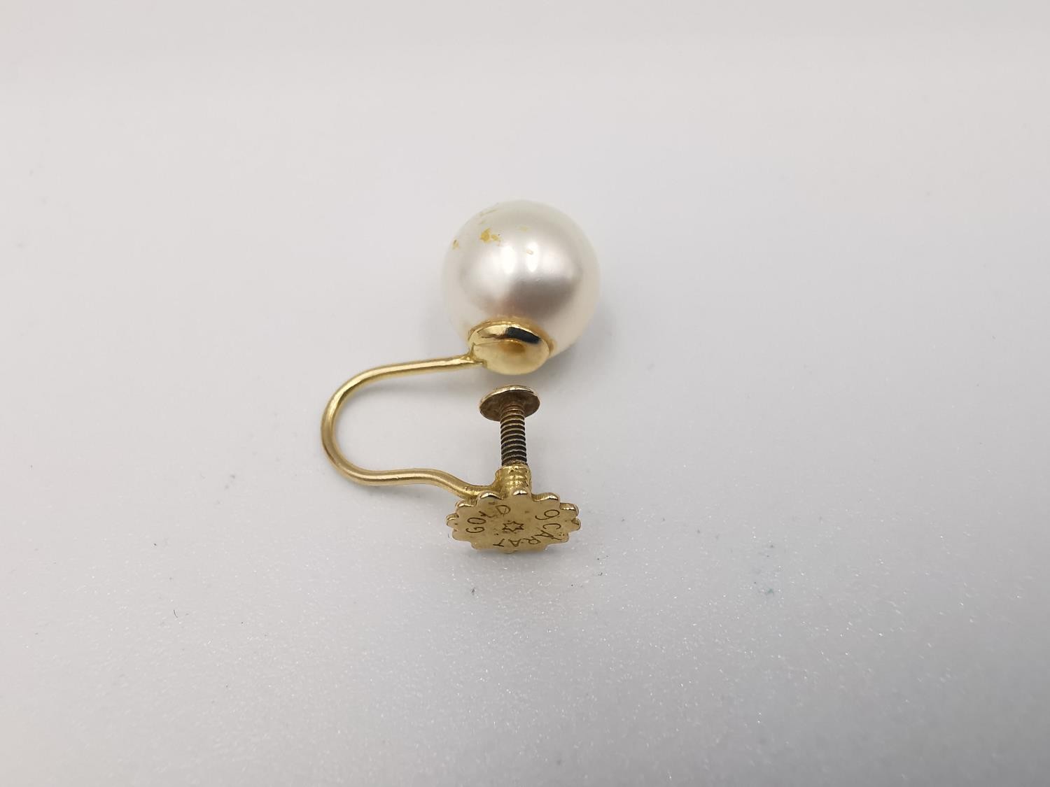 A green leather cased pair of early 20th century white cultured pearl 9ct gold screw back - Image 4 of 5