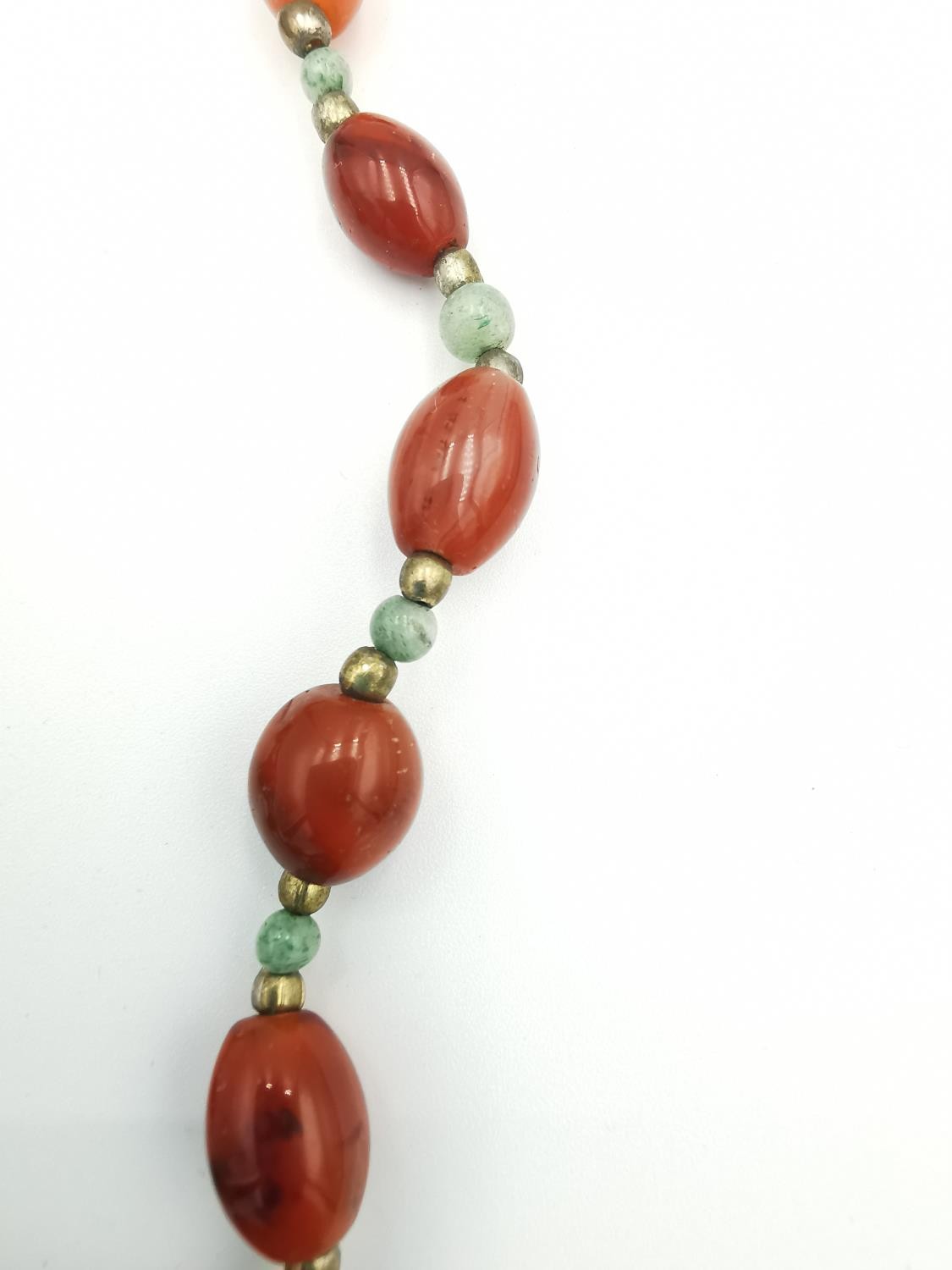 Two gemstone necklaces, including a three strand malachite bead necklace with white and yellow 14 - Image 10 of 10