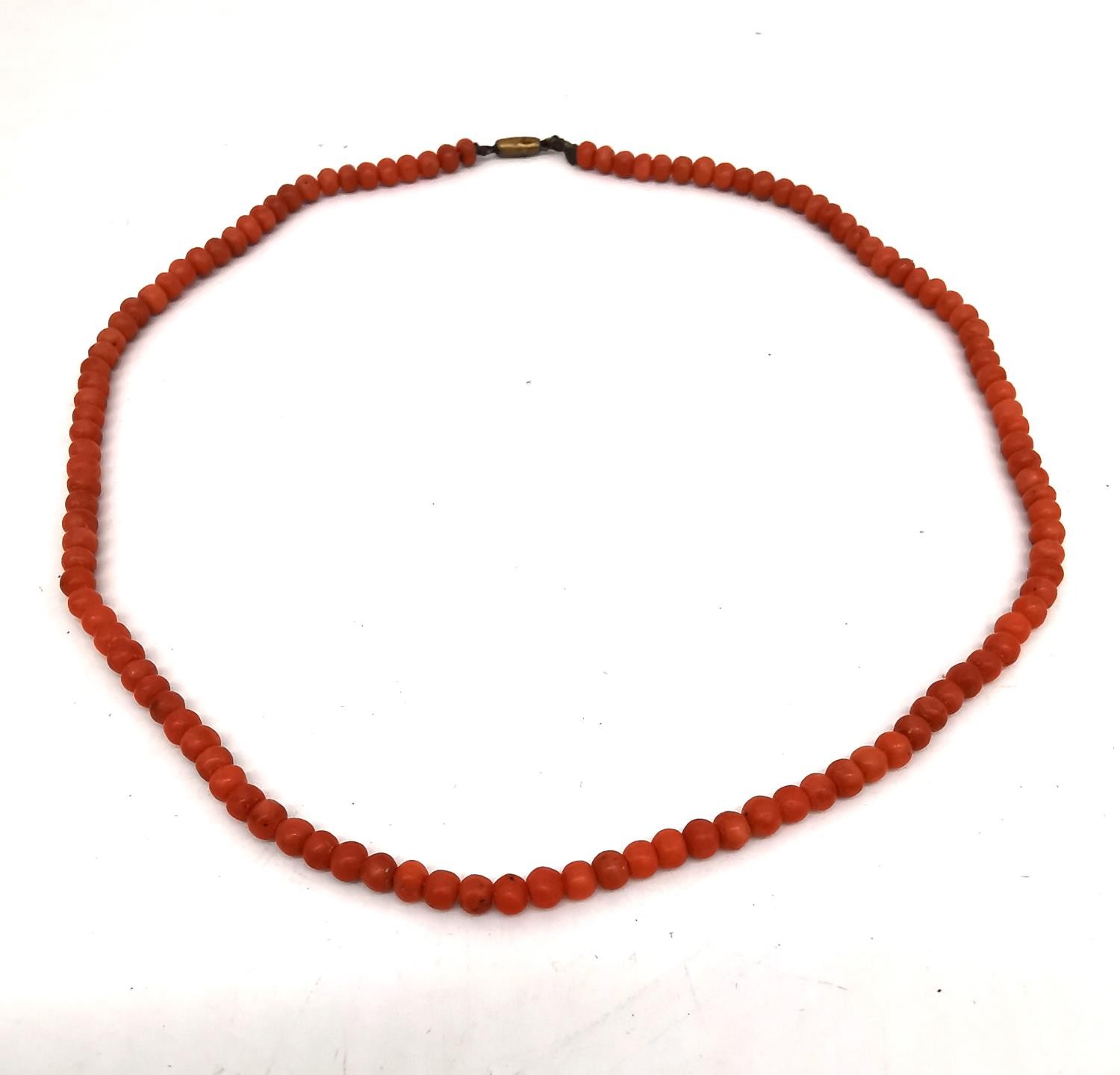 A collection of six coral bead necklaces, including a coral disc necklace, a Victorian coral bead - Image 10 of 10