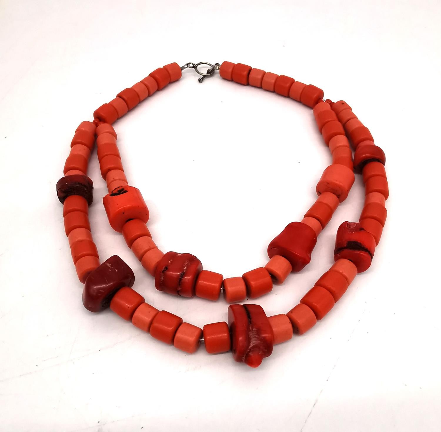 A collection of six coral bead necklaces, including a coral disc necklace, a Victorian coral bead - Image 5 of 10