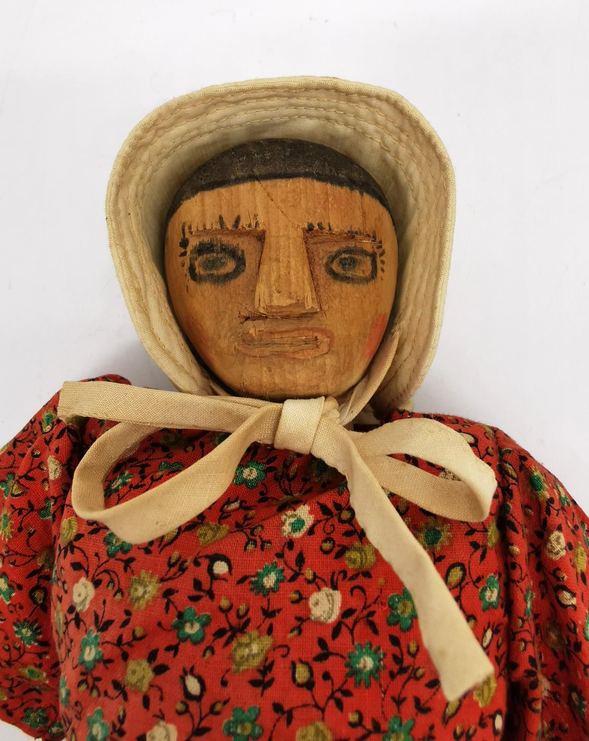 An early 20th century carved wood and cloth child's folk doll with drawn on features. L.32cm (arms - Image 5 of 7