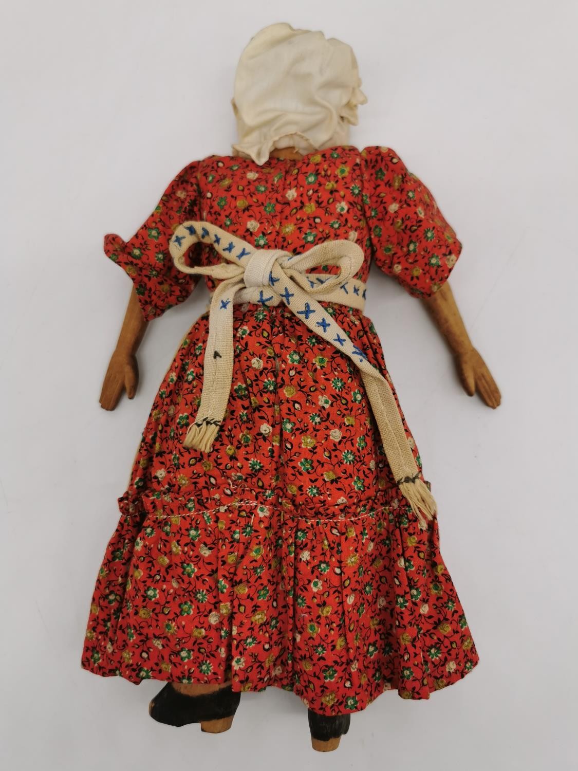 An early 20th century carved wood and cloth child's folk doll with drawn on features. L.32cm (arms - Image 6 of 7