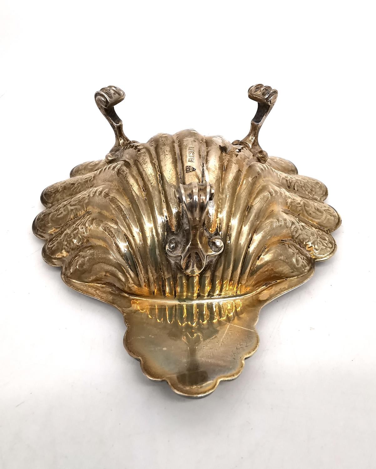 A vintage silver engraved clam shell form trinket dish by J B Chatterley & Sons Ltd. Engraved with a - Image 5 of 6
