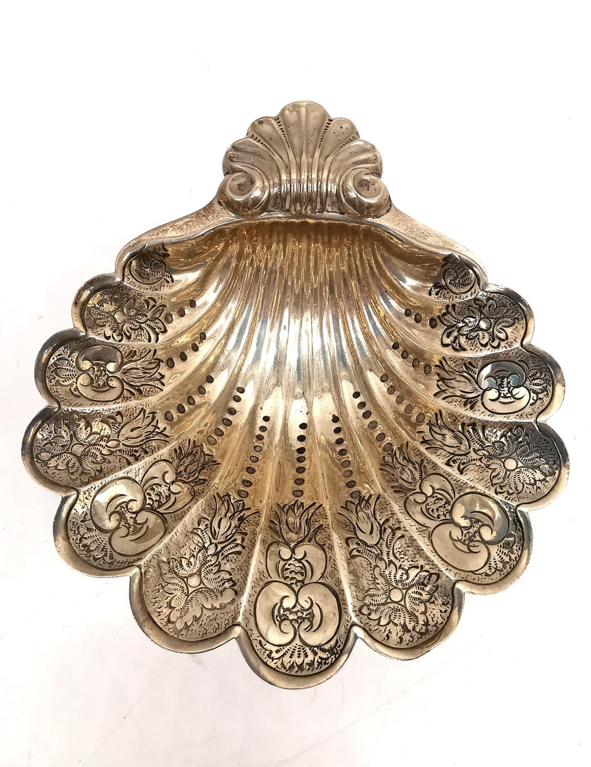 A vintage silver engraved clam shell form trinket dish by J B Chatterley & Sons Ltd. Engraved with a - Image 4 of 6