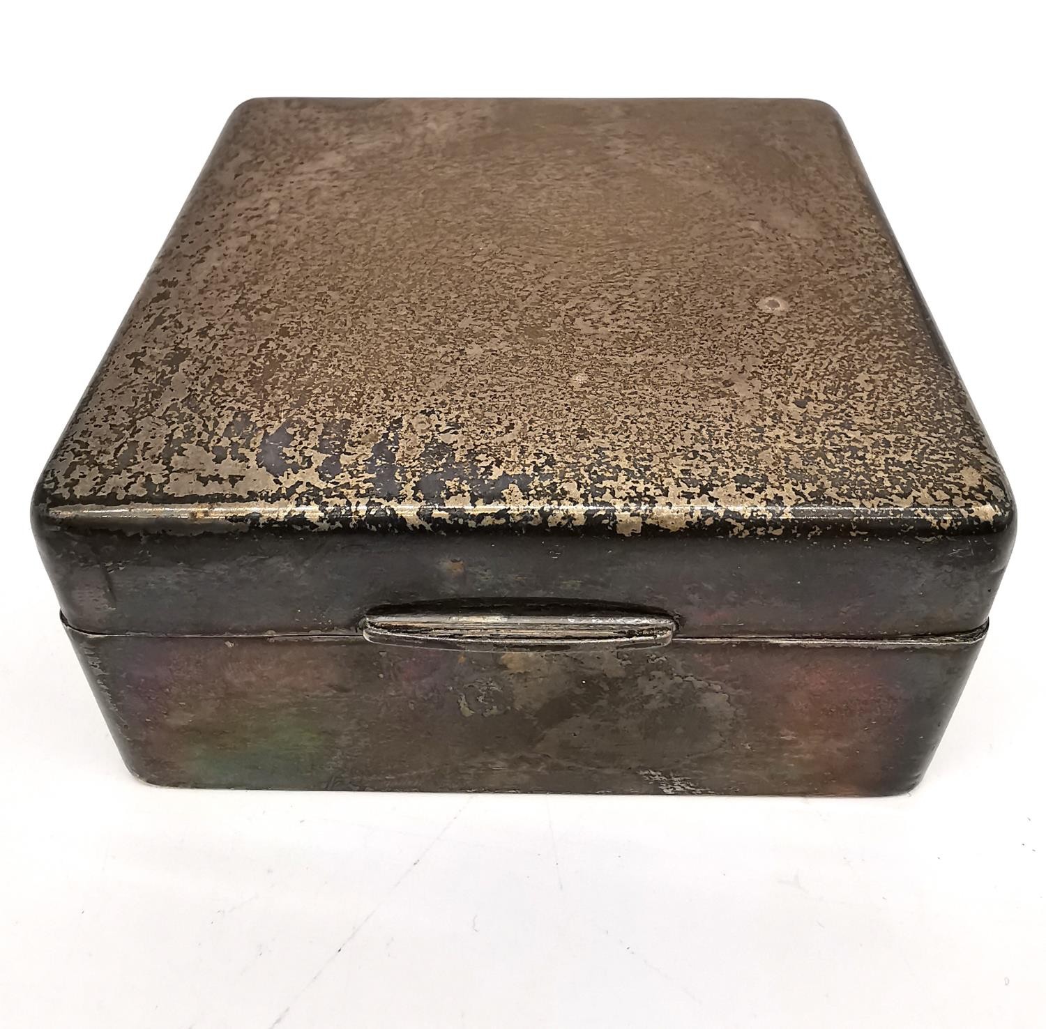 A Victorian silver cedar lined cigarette box by William Neale. Hallmarked: WN, Birmingham, 1902. - Image 6 of 6