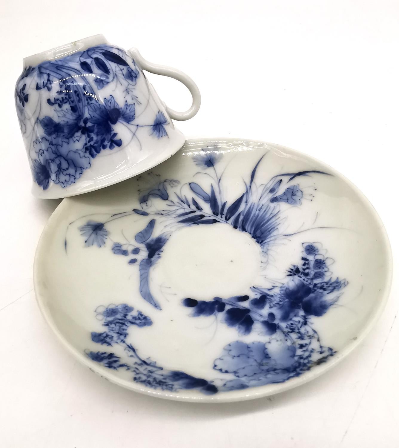 A Japanese 19th century hand painted porcelain small blue and white floral and foliate design teacup - Image 6 of 9
