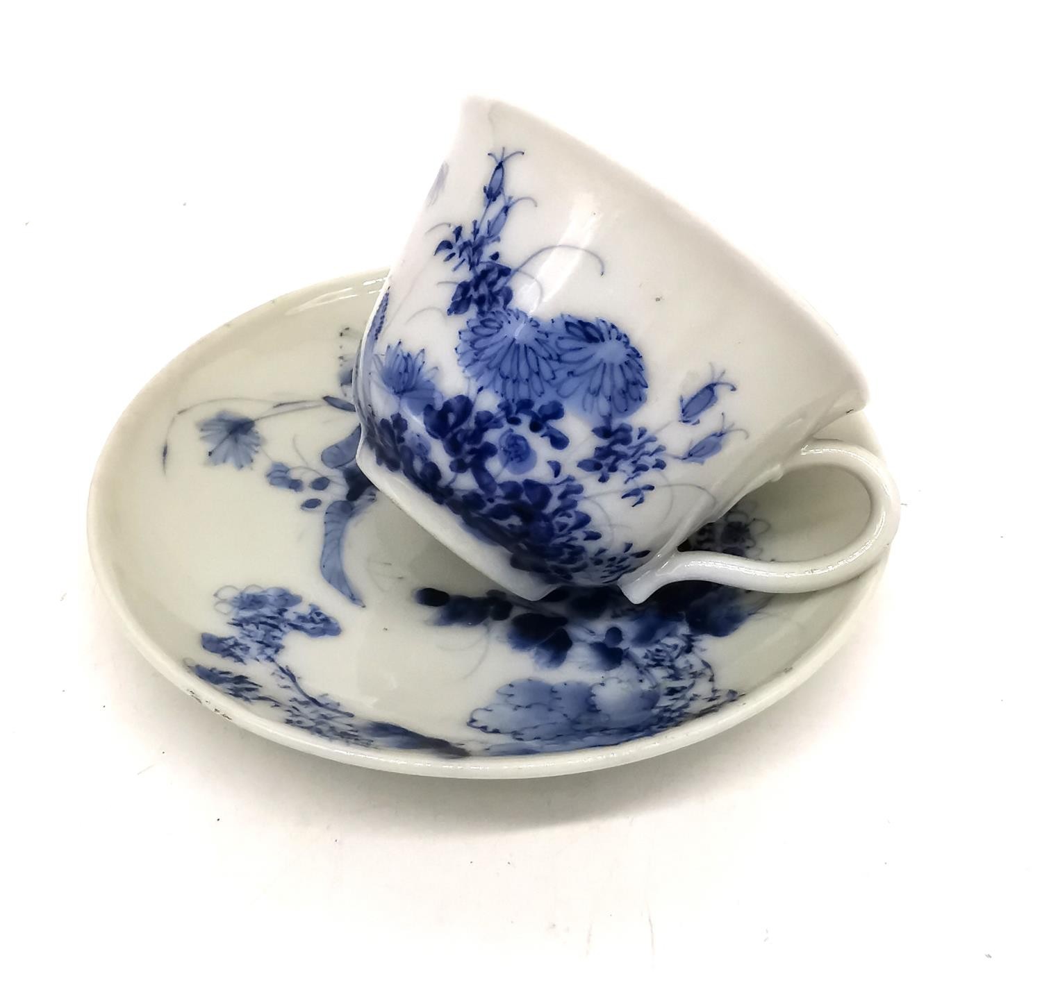A Japanese 19th century hand painted porcelain small blue and white floral and foliate design teacup - Image 4 of 9