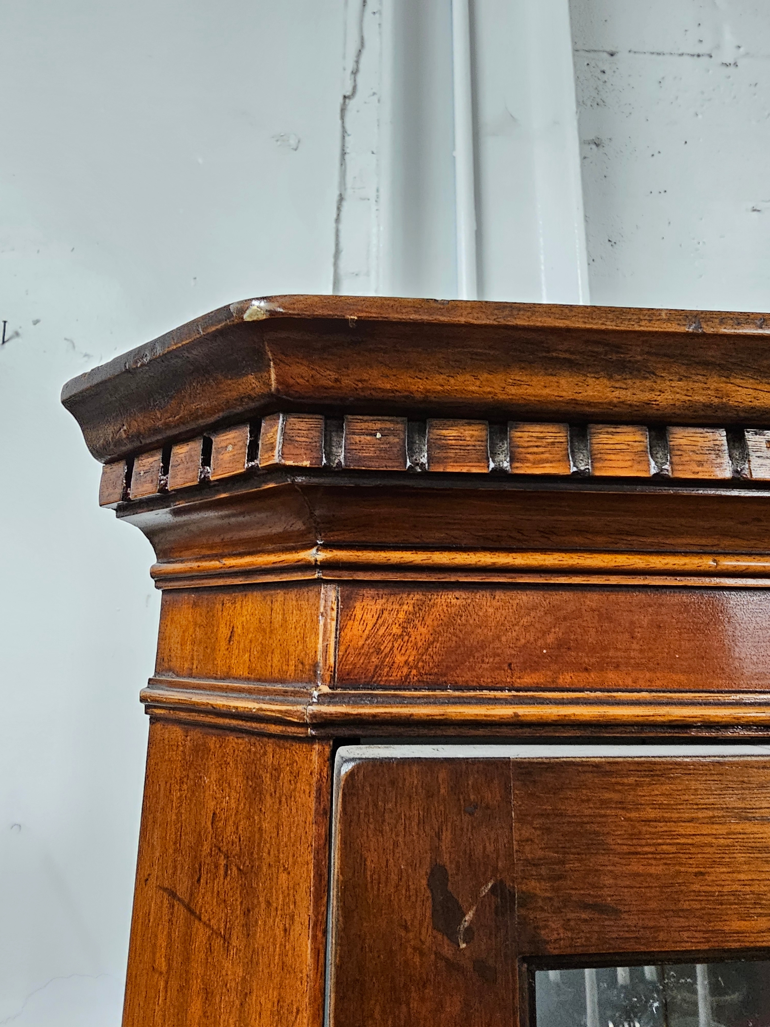 Corner cabinet, Georgian style flame mahogany. H.183 W.65 D.40cm - Image 3 of 3