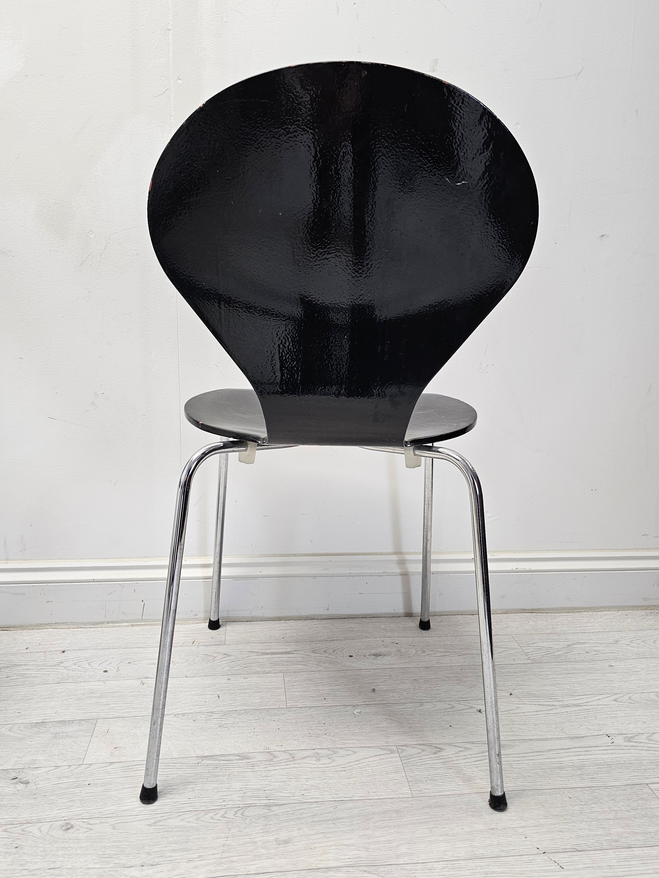 A pair of mid century Arne Jacobsen style stacking chairs. H.85 W.44 D.48cm. - Image 3 of 7