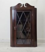 Hanging corner cupboard, Georgian mahogany. H.110 W.66 D.40cm.