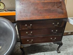 Bureau, Georgian style mahogany. H.103 W.76 D.45cm.