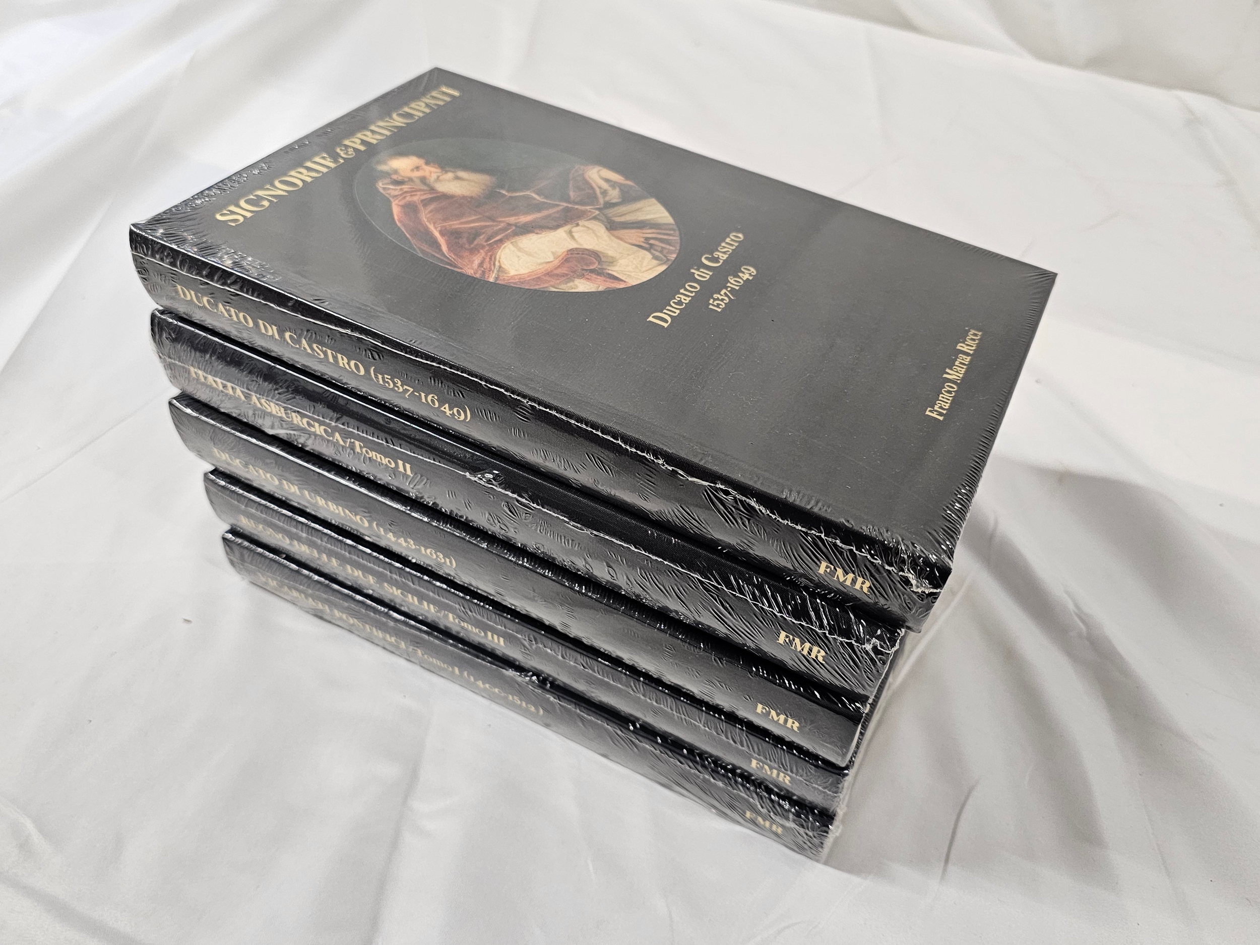 Franco Maria Ricci. A collection of five sealed books. Including Ducato di Castro and Ducato Urbino. - Image 3 of 3