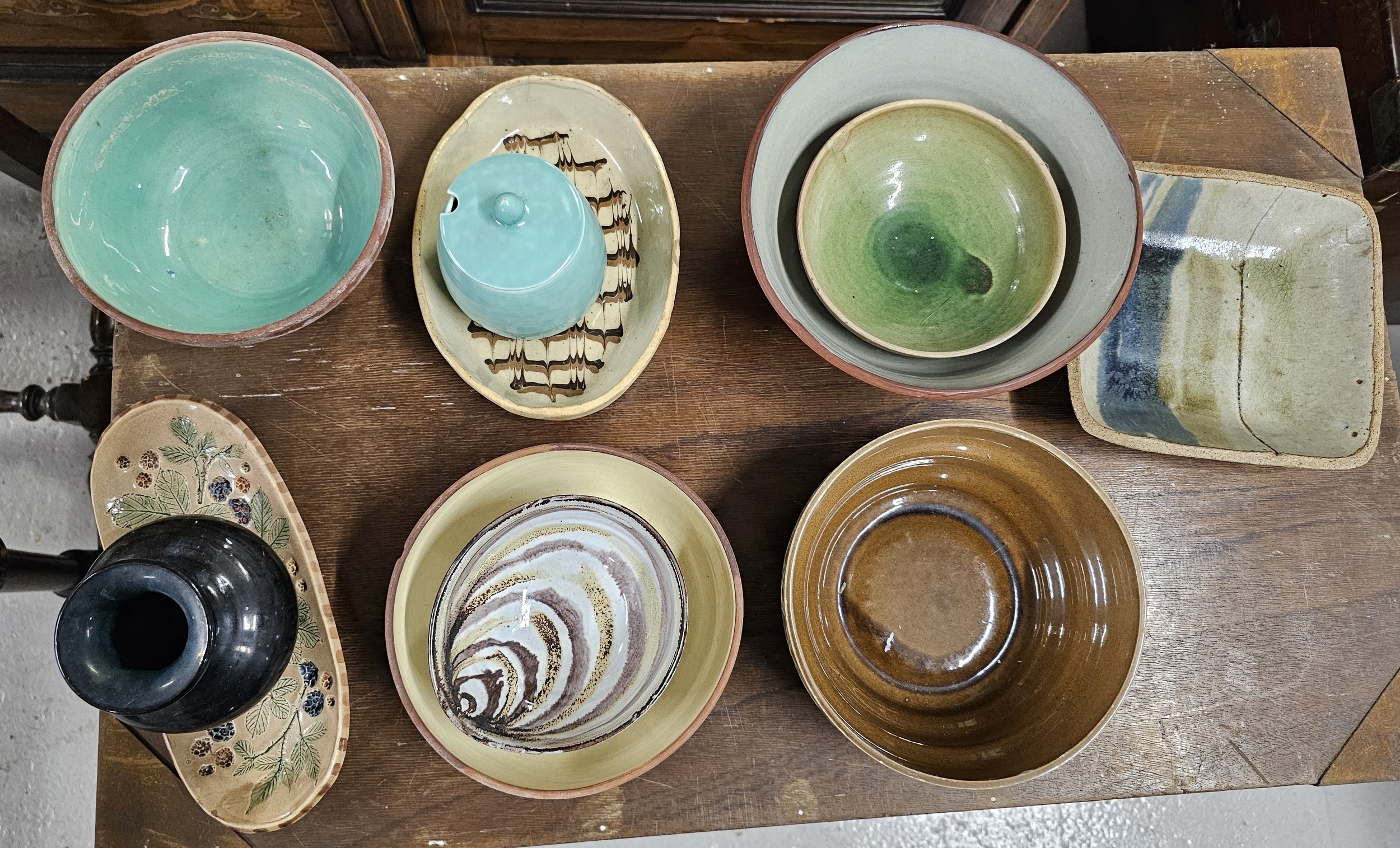 A collection of studio pottery. Largest bowl has a 22cm circumference.