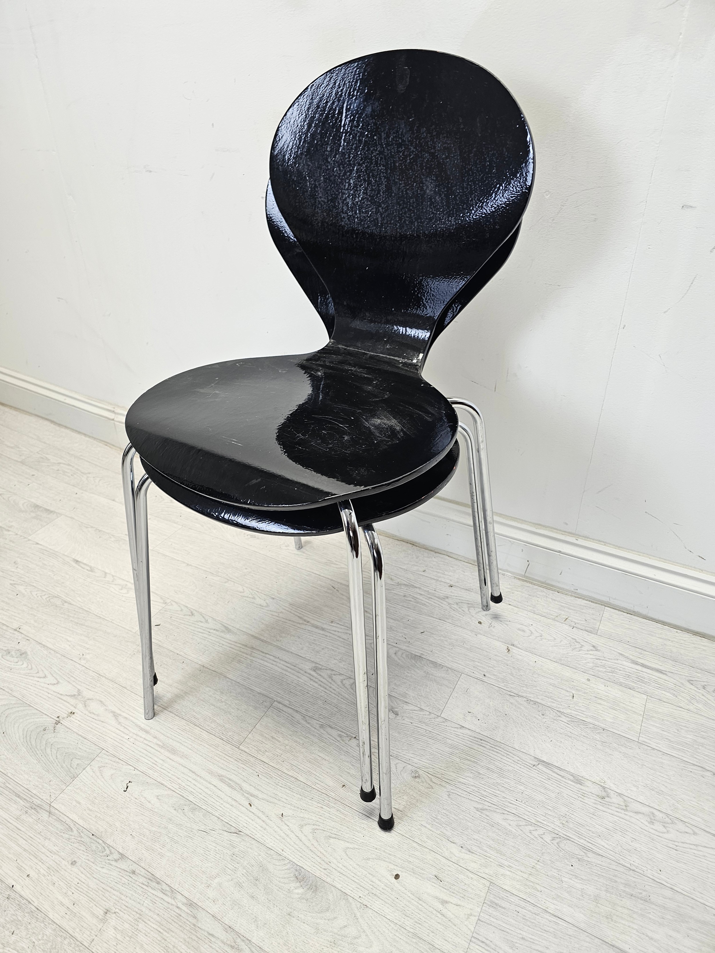 A pair of mid century Arne Jacobsen style stacking chairs. H.85 W.44 D.48cm. - Image 7 of 7