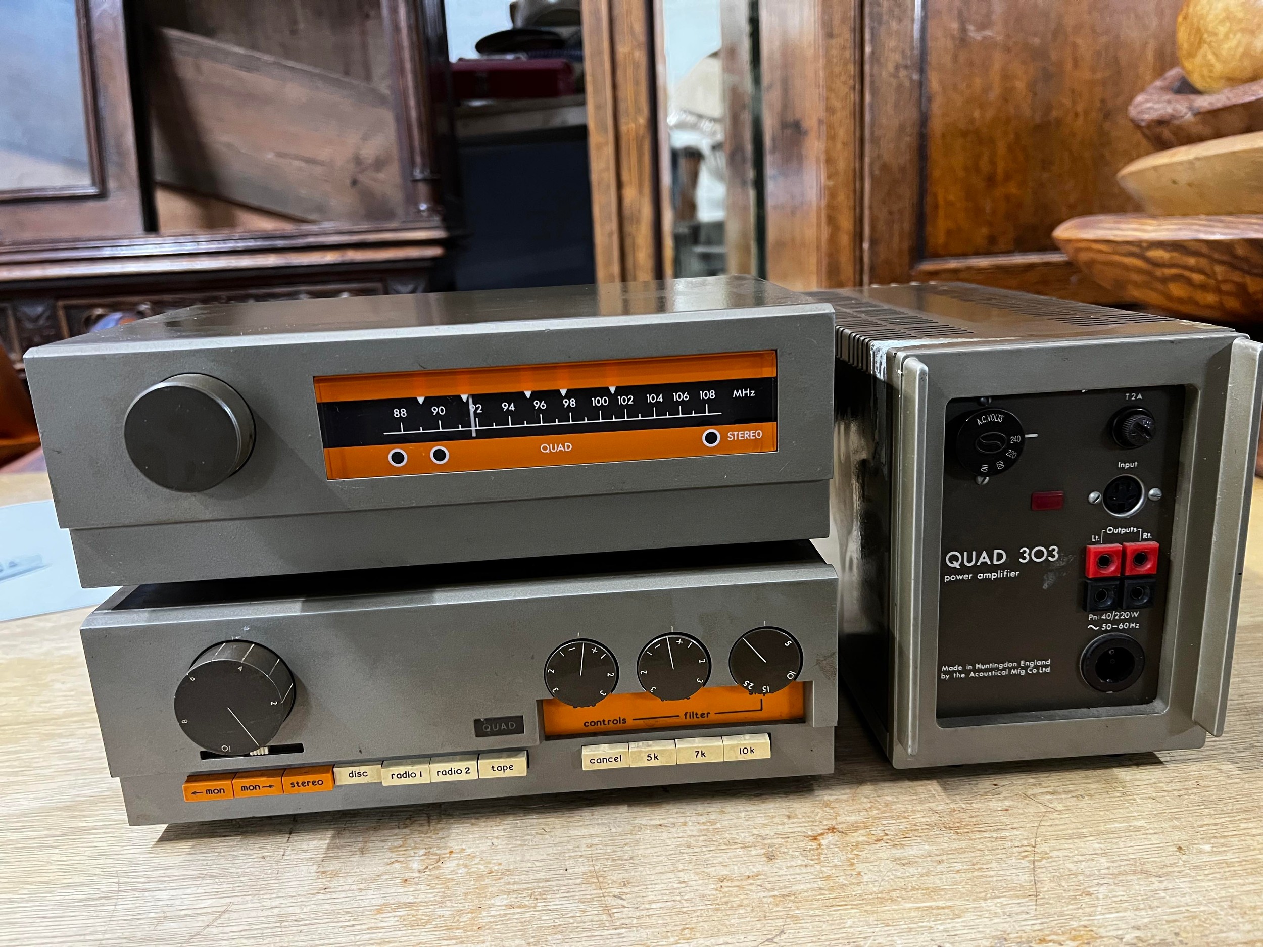 1970s Quad music system plus some cables. Quad 303 serial 27022. 33 serial 29246. FM3 serial 4323. A - Image 6 of 16