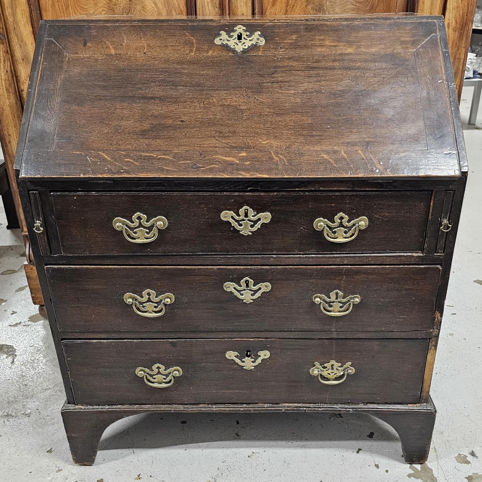 Bureau, Georgian oak of small size. H.68 W.73 D.47cm.