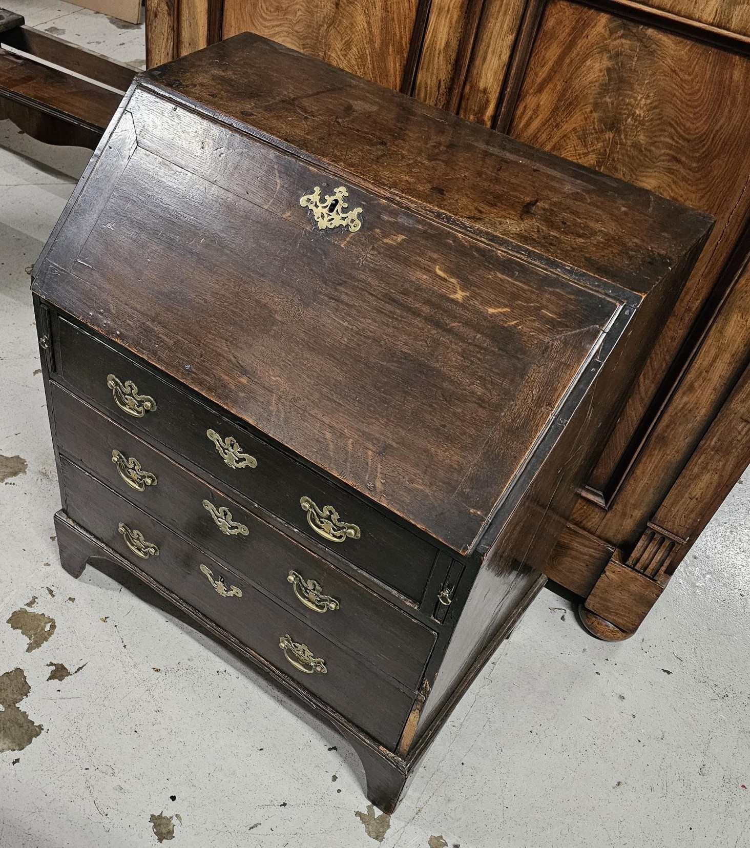 Bureau, Georgian oak of small size. H.68 W.73 D.47cm. - Image 2 of 8