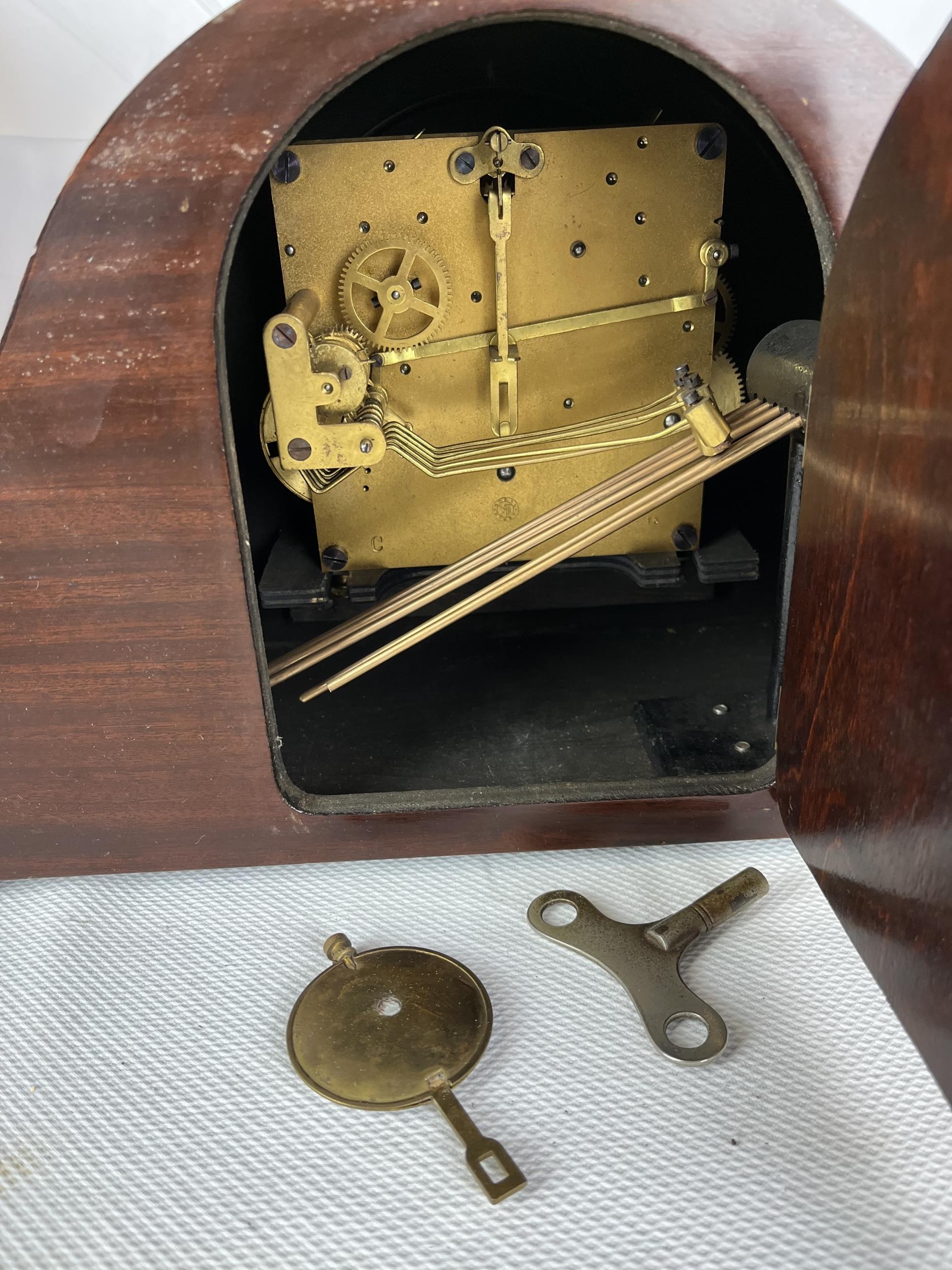 An Edwardian mahogany inlaid balloon mantle clock, an early 20th century mantel clock and a mahogany - Image 6 of 11