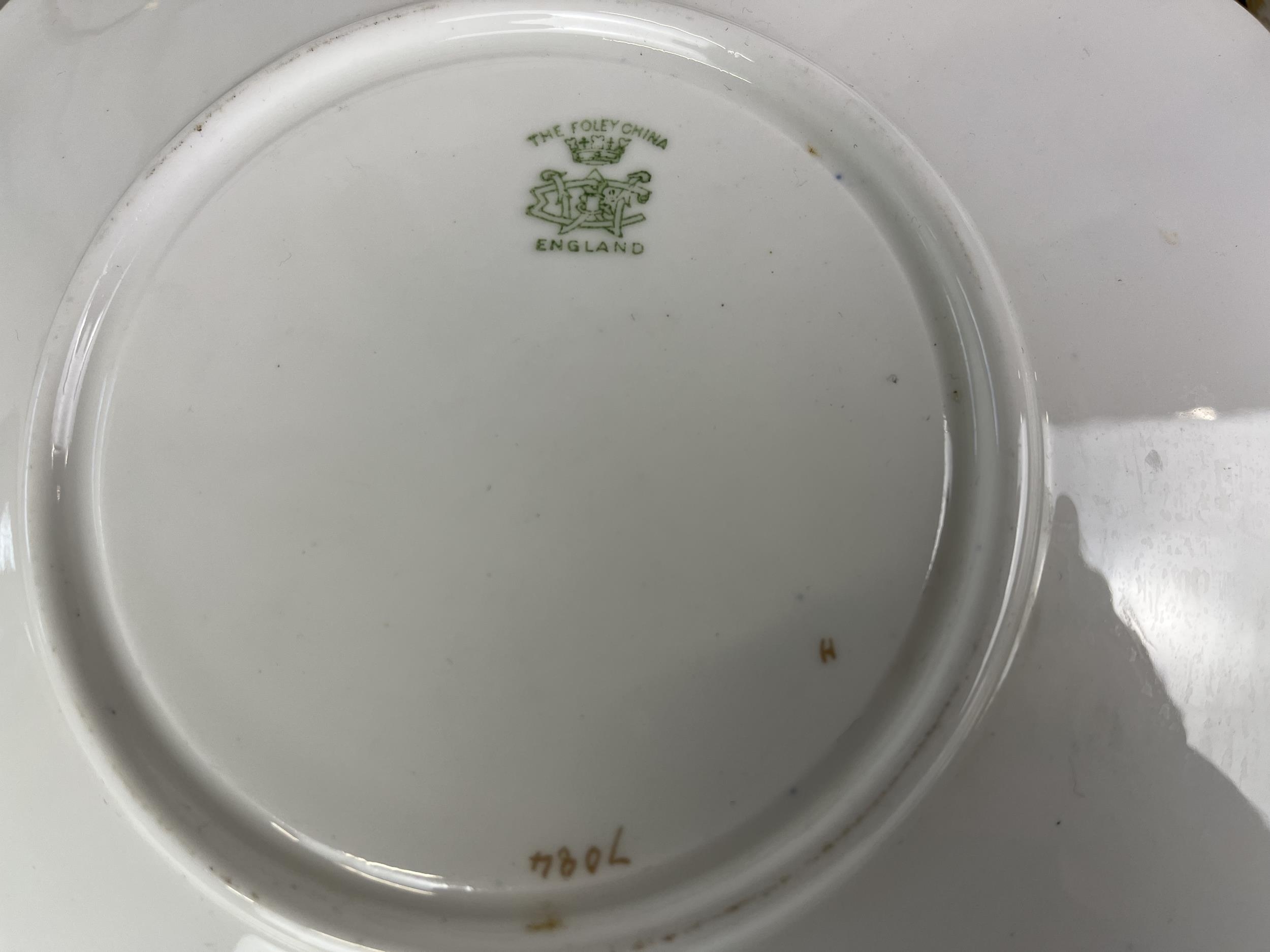 A vintage Foley tea service. Qnty 40 pieces. - Image 6 of 6