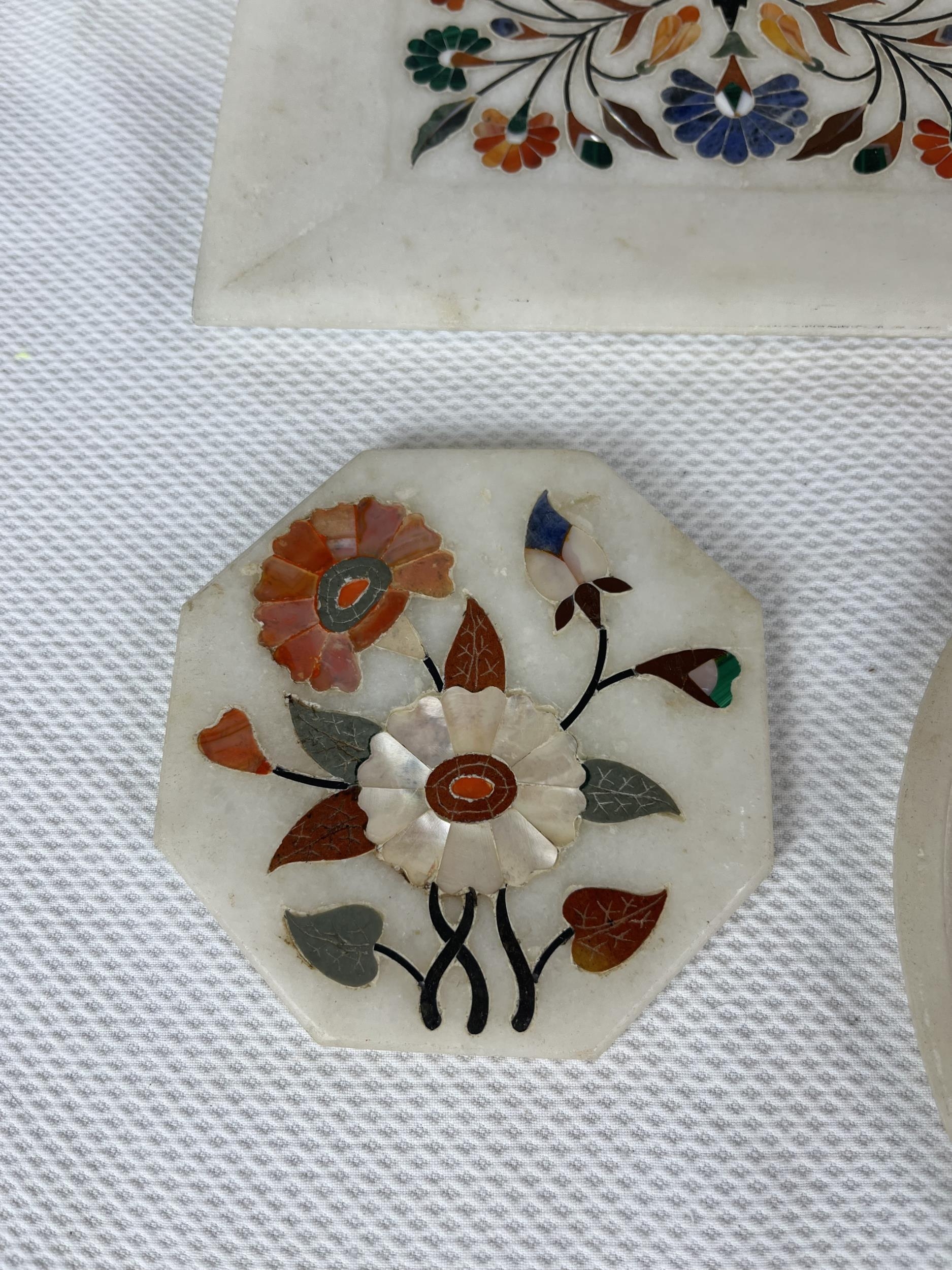 A collection of Indian pietra dura, a variety of semi- precious stones in white marble. Seven - Image 5 of 8