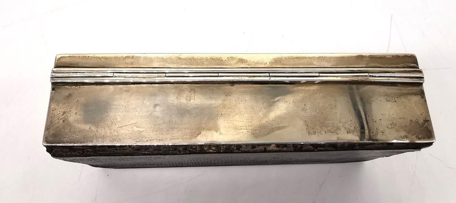 A silver cedar lined cigarette box by Goldsmiths and Silversmiths, Regent Street. Hallmarked: - Image 6 of 7