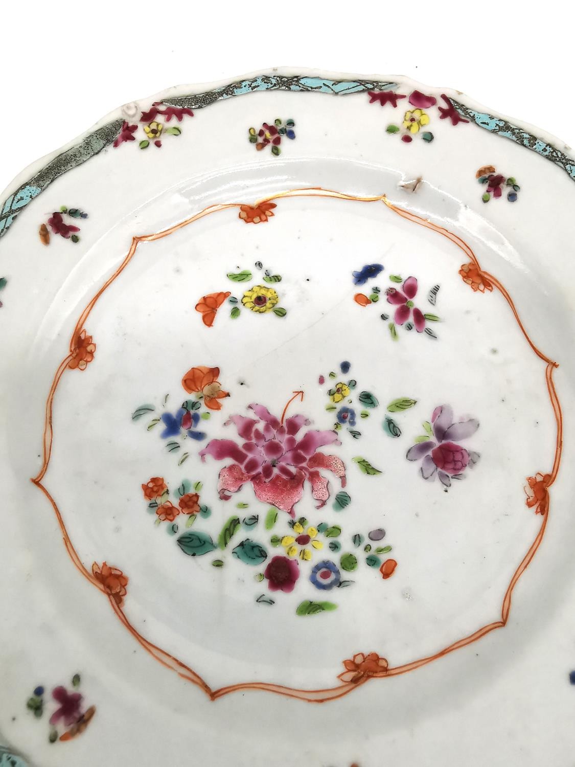 A Chinese 18th century export ware Famille rose hand painted floral design side plate with green - Image 3 of 5