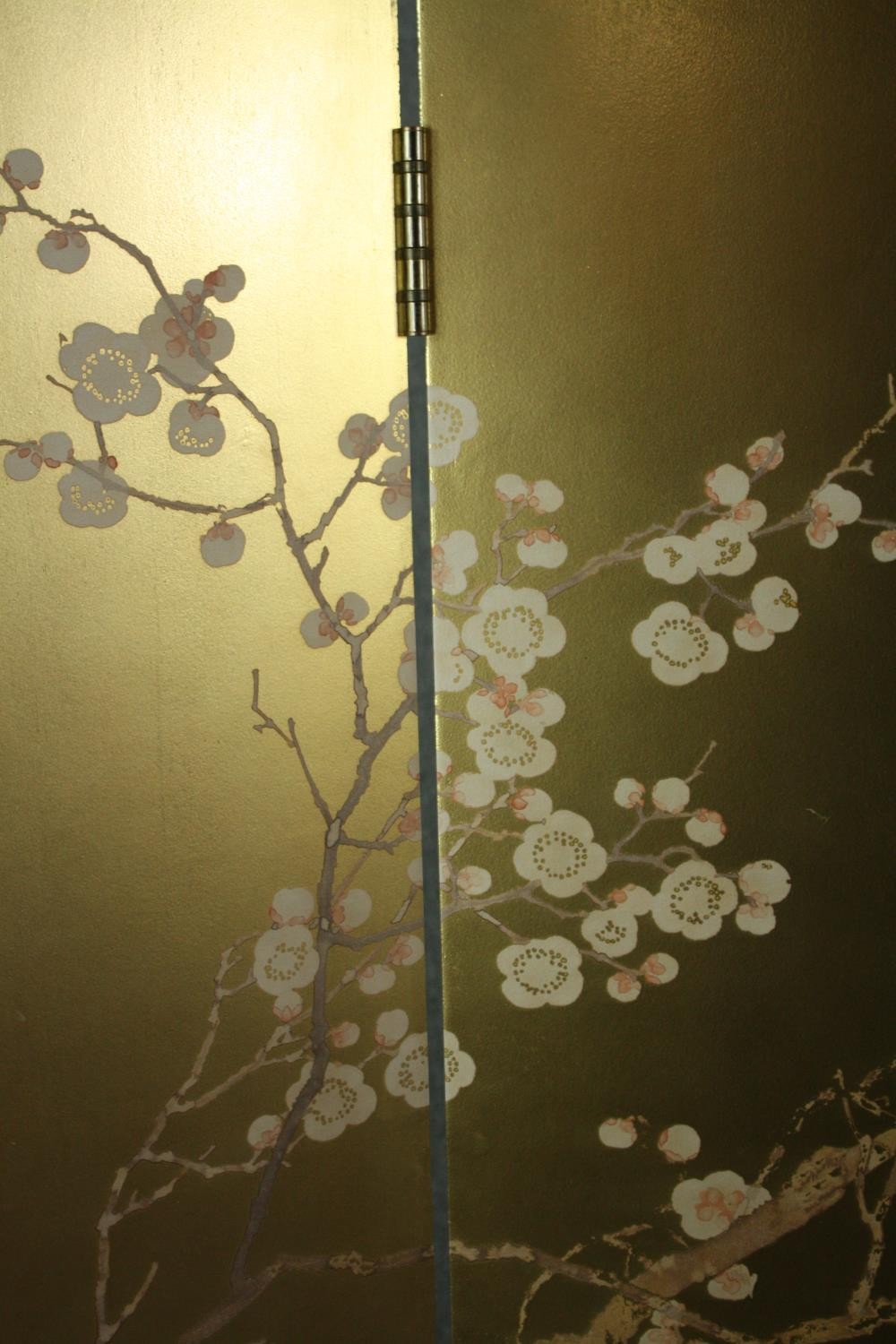 A Japanese three panel screen or room divider with lacquered hand decorated cherry blossom patterns. - Image 7 of 8