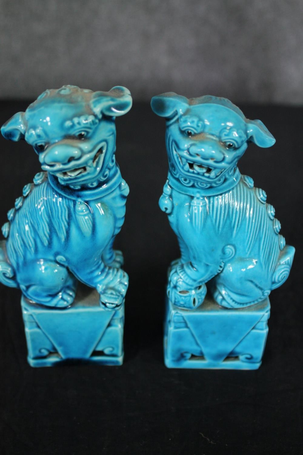 A ceramic glazed Fo dog along with two pairs of similar and other glazed items. H.33cm. (Largest). - Image 4 of 11