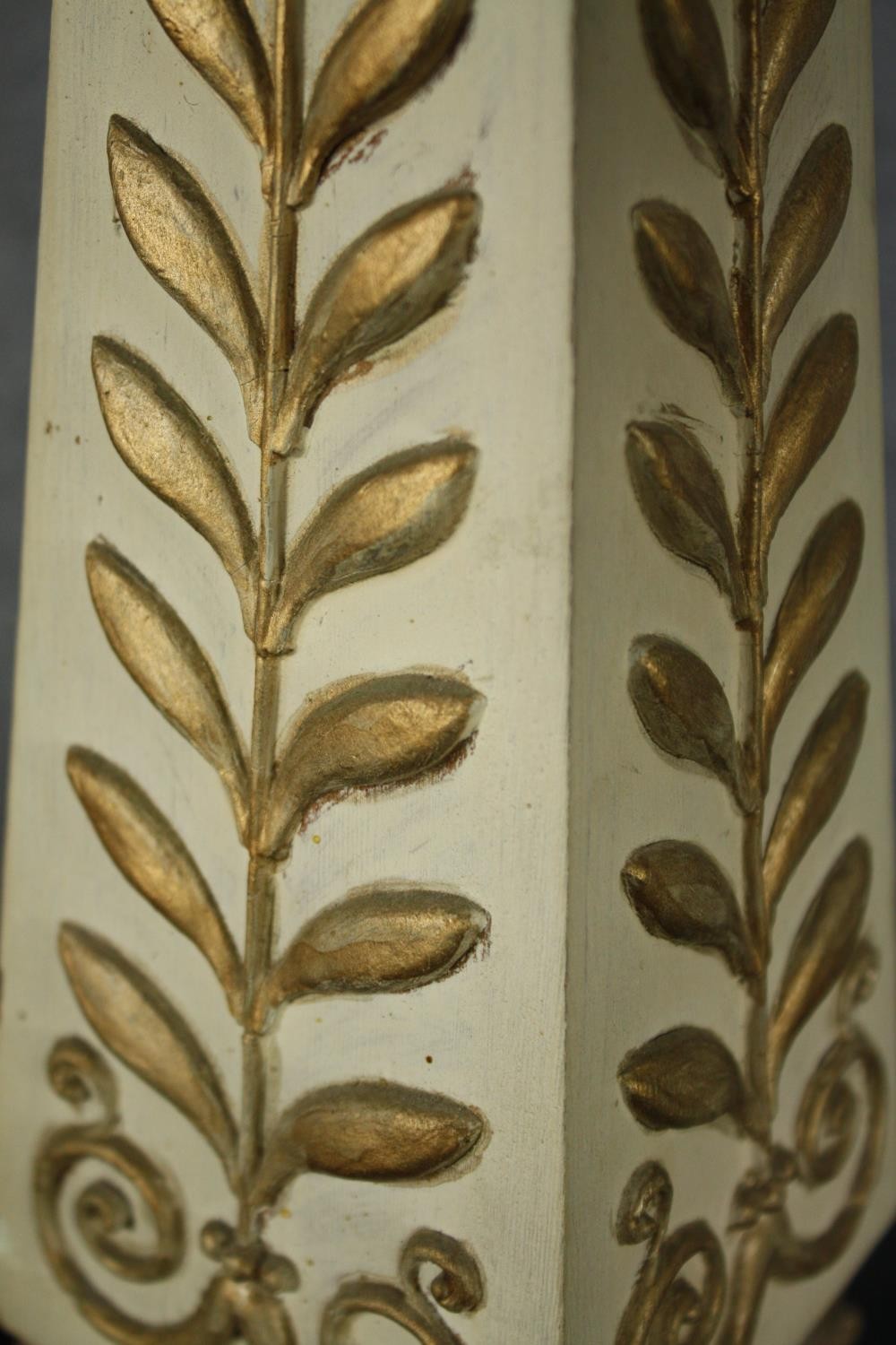 A pair of painted obelisks along with faux marble example with a pineapple finial. H.76 cm. ( - Image 7 of 7