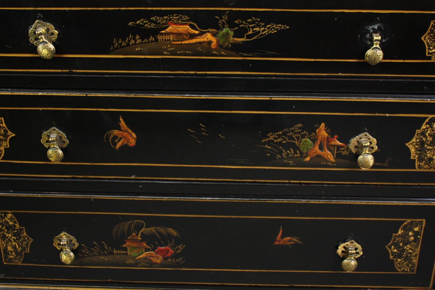 Chest of drawers, mid century lacquered with Chinoiseries decoration. H.101 W.91 D.48cm. - Image 6 of 8