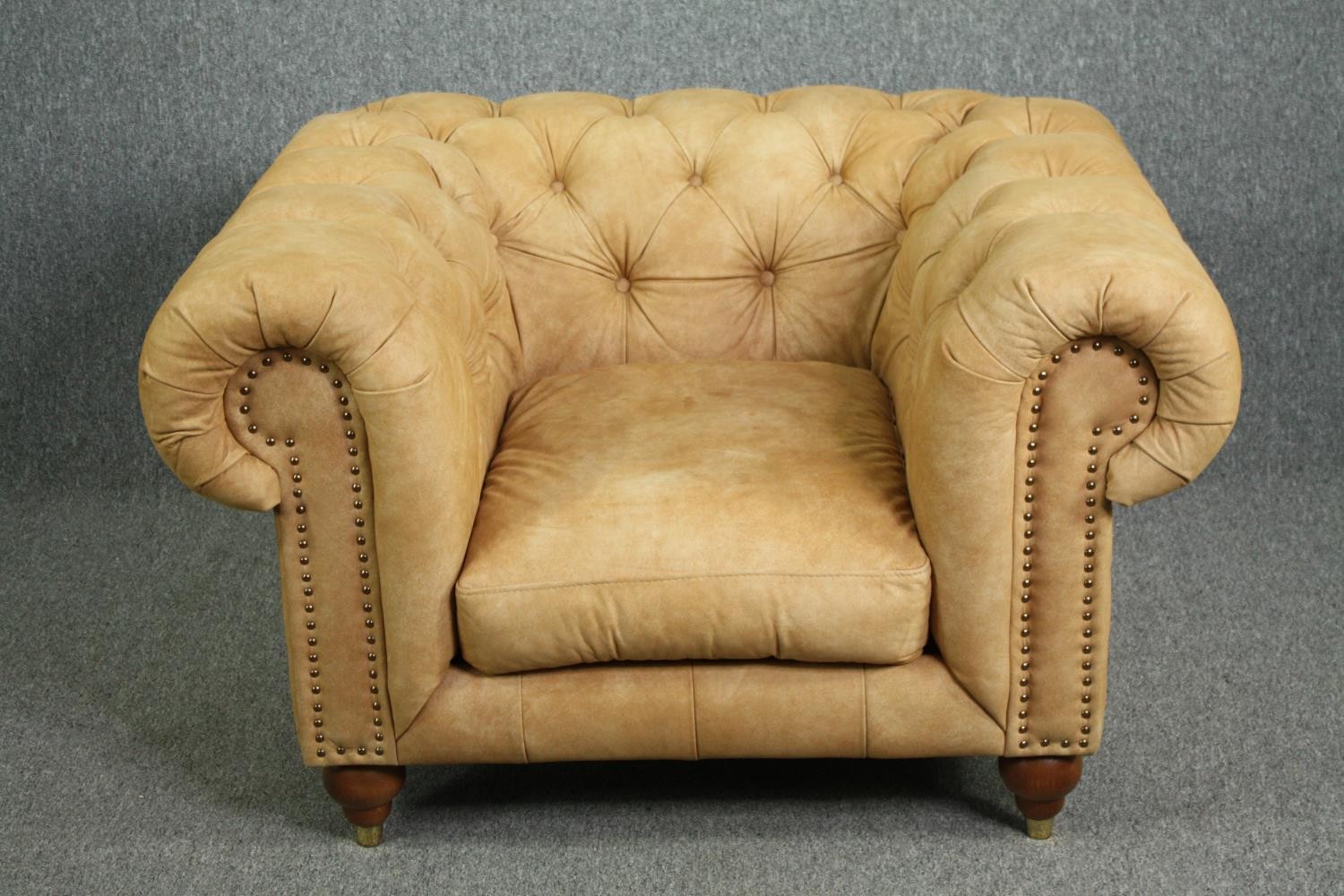 Chesterfield armchair, contemporary in deep buttoned leather upholstery with a nubuck finish. H.73