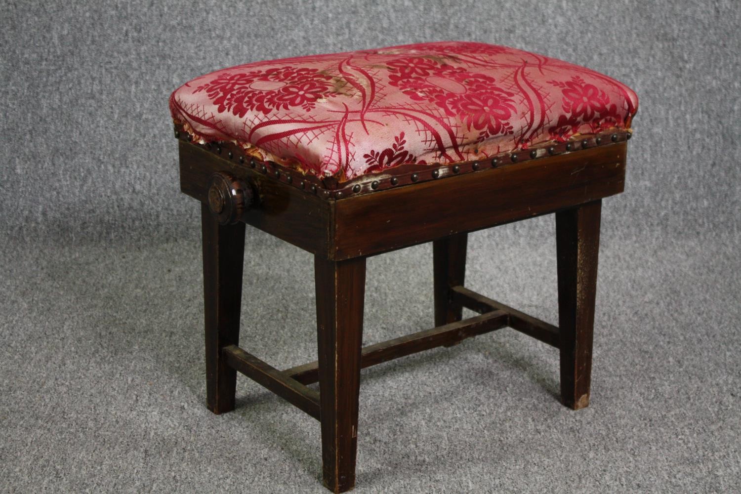 An adjustable piano stool. H.85cm. - Image 2 of 4