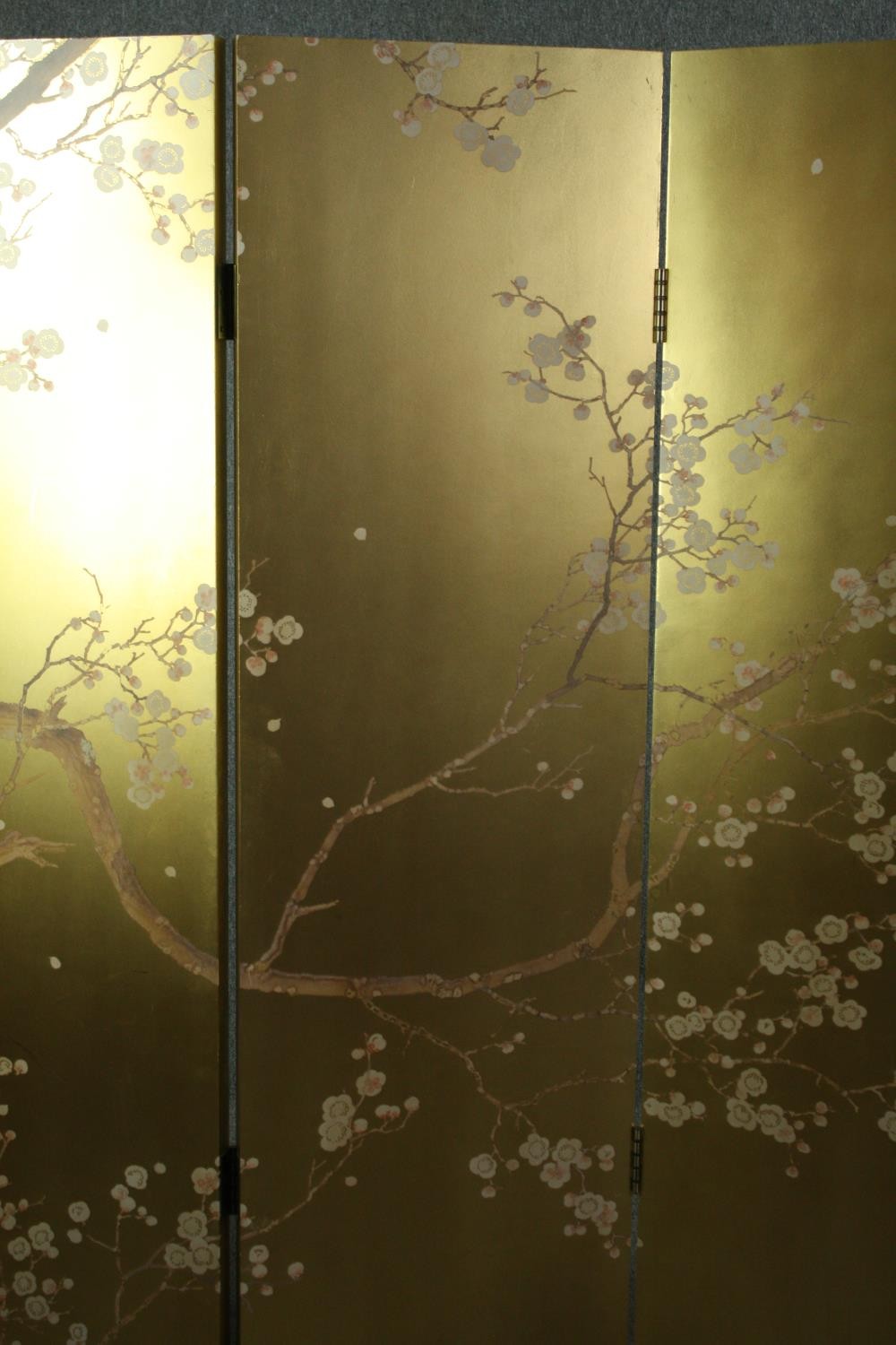 A Japanese three panel screen or room divider with lacquered hand decorated cherry blossom patterns. - Image 4 of 8