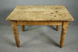 Kitchen dining table, 19th century pine. H.73 W.121 D.86cm.