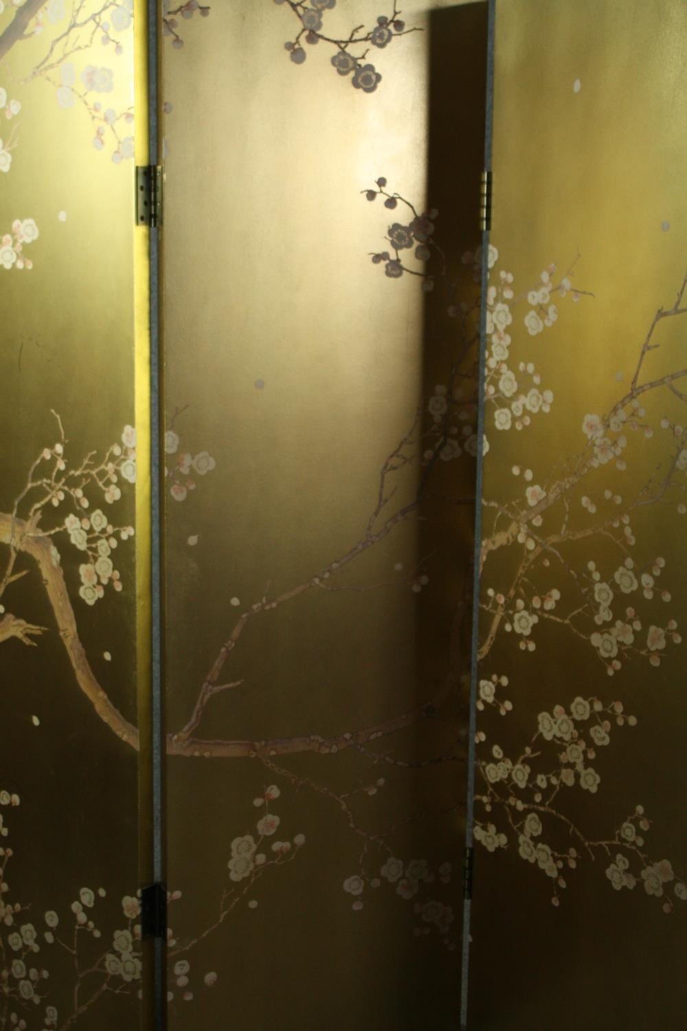 A Japanese three panel screen or room divider with lacquered hand decorated cherry blossom patterns. - Image 3 of 8