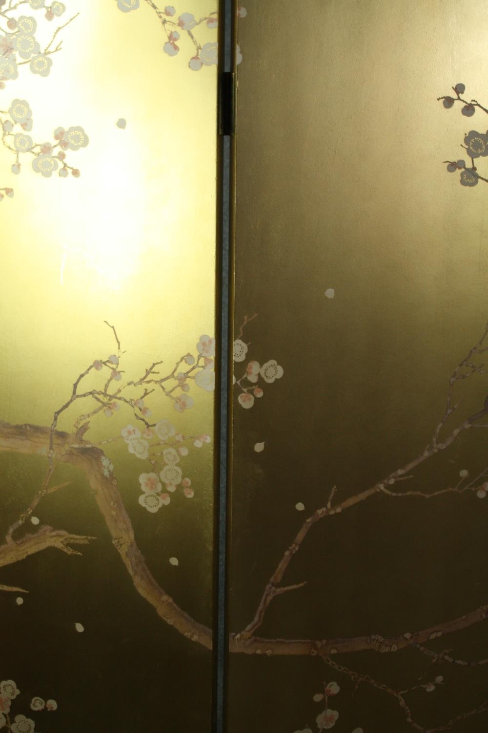 A Japanese three panel screen or room divider with lacquered hand decorated cherry blossom patterns. - Image 5 of 8