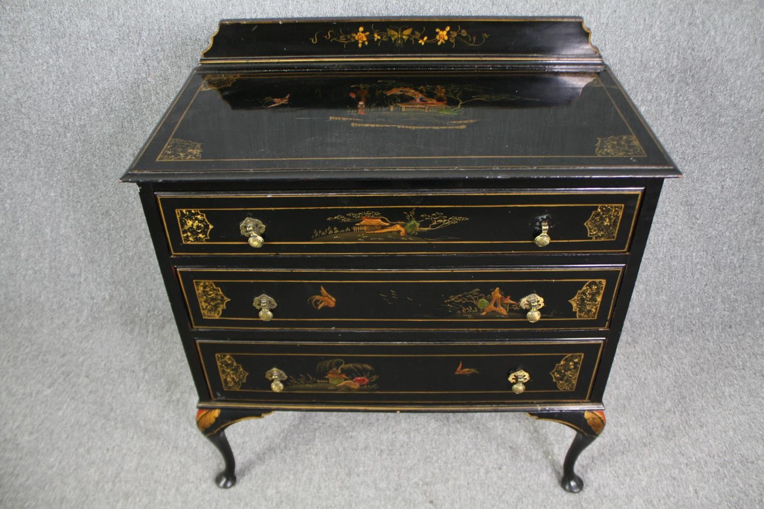 Chest of drawers, mid century lacquered with Chinoiseries decoration. H.101 W.91 D.48cm. - Image 2 of 8