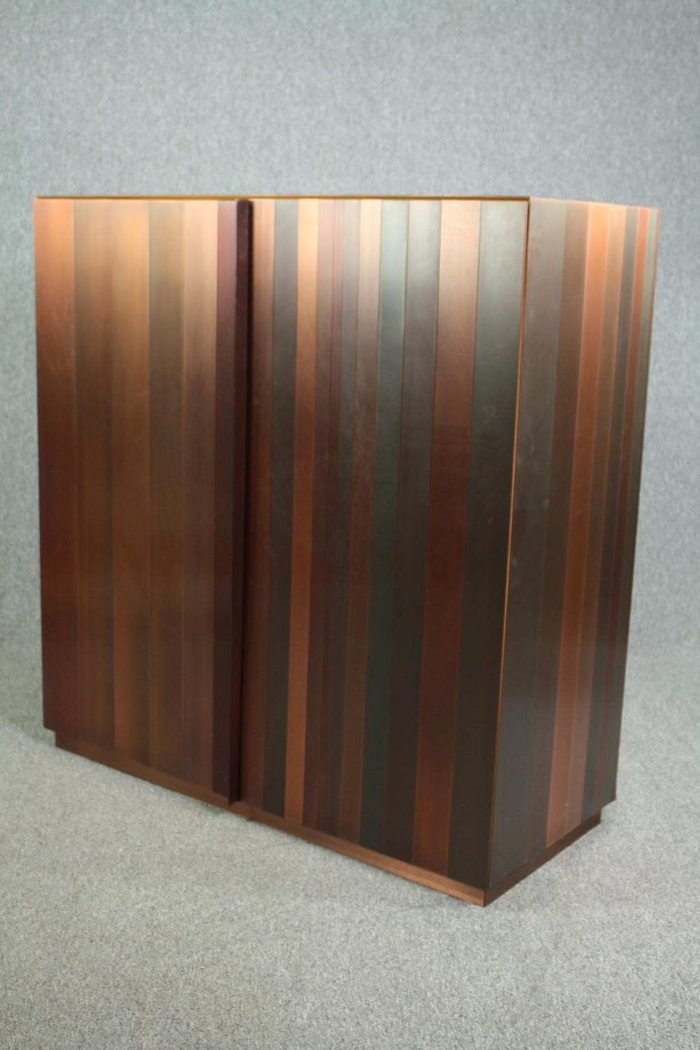 Side cabinet, contemporary Laurameroni with copper panelling and fitted interior. H.124 W.118 D. - Image 11 of 14