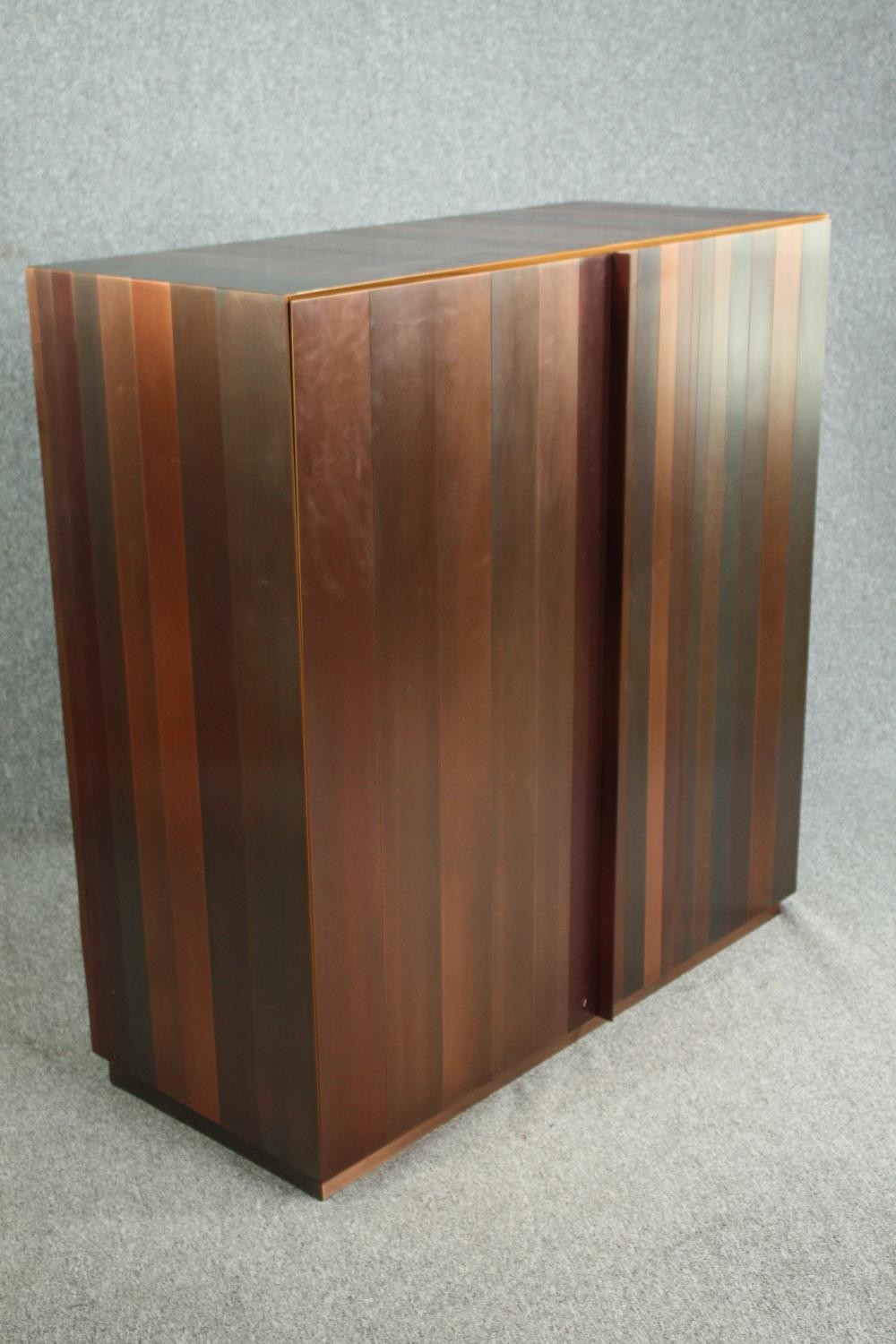 Side cabinet, contemporary Laurameroni with copper panelling and fitted interior. H.124 W.118 D. - Image 8 of 14