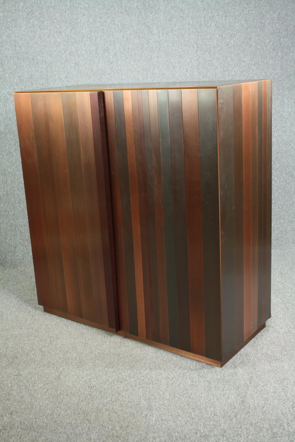 Side cabinet, contemporary Laurameroni with copper panelling and fitted interior. H.124 W.118 D. - Image 12 of 14