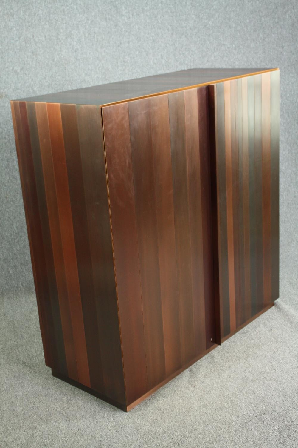 Side cabinet, contemporary Laurameroni with copper panelling and fitted interior. H.124 W.118 D. - Image 7 of 14