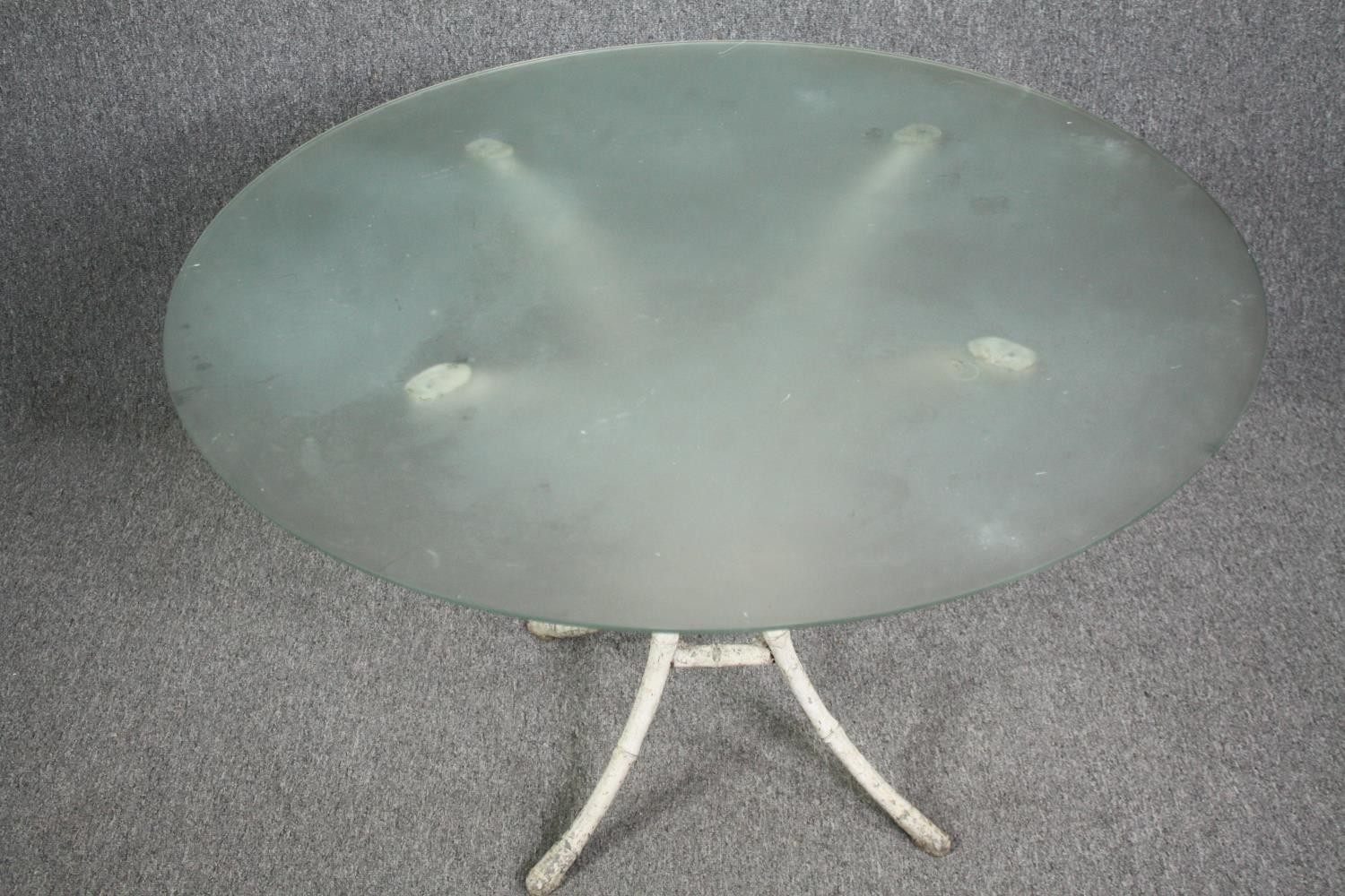 Garden or conservatory table, plate glass on faux bamboo painted metal base. H.75 Dia.107cm. - Image 3 of 3