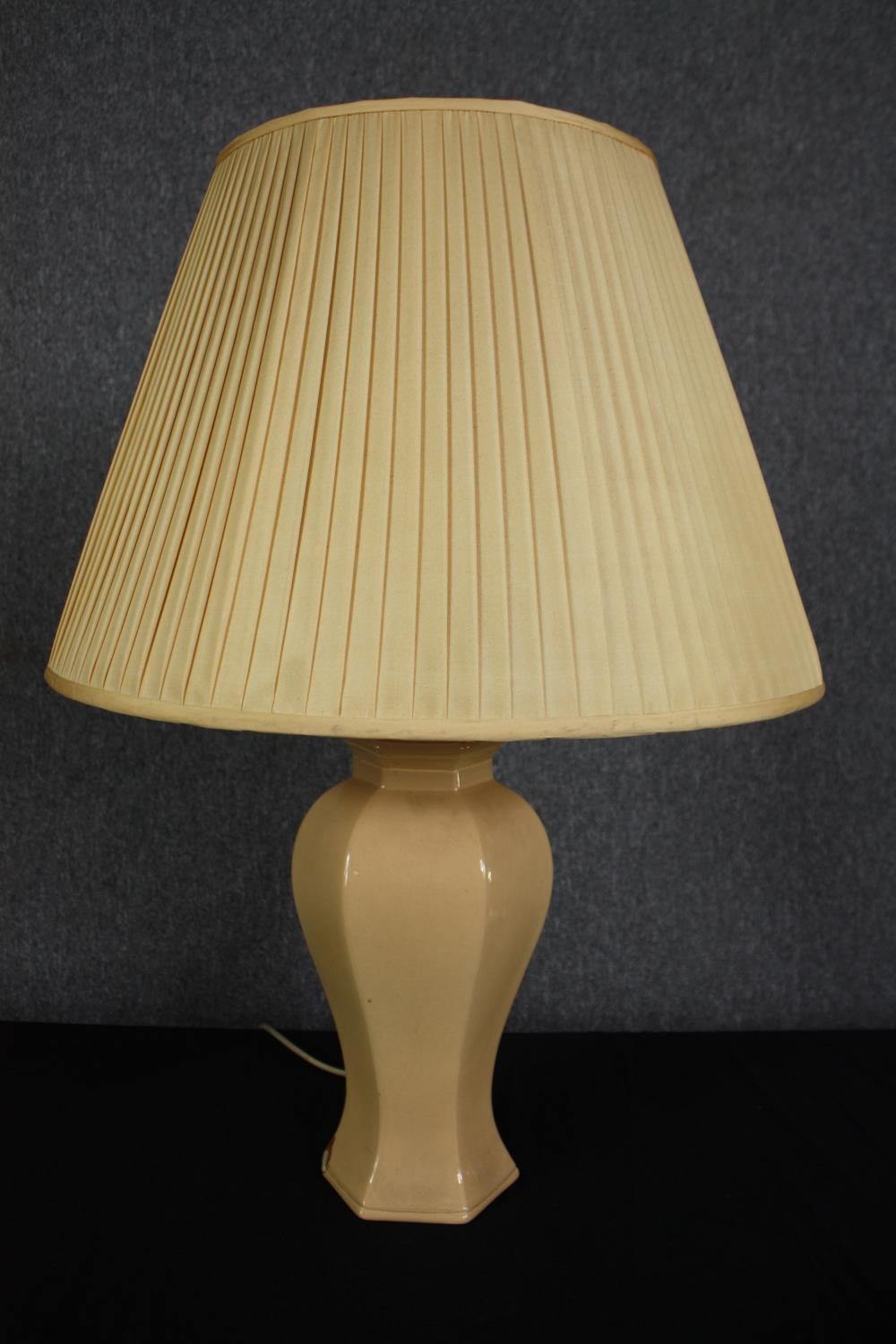 An Art Deco gilded porcelain figural table lamp and a Chinese style baluster shaped lamp. H.55cm. ( - Image 2 of 5